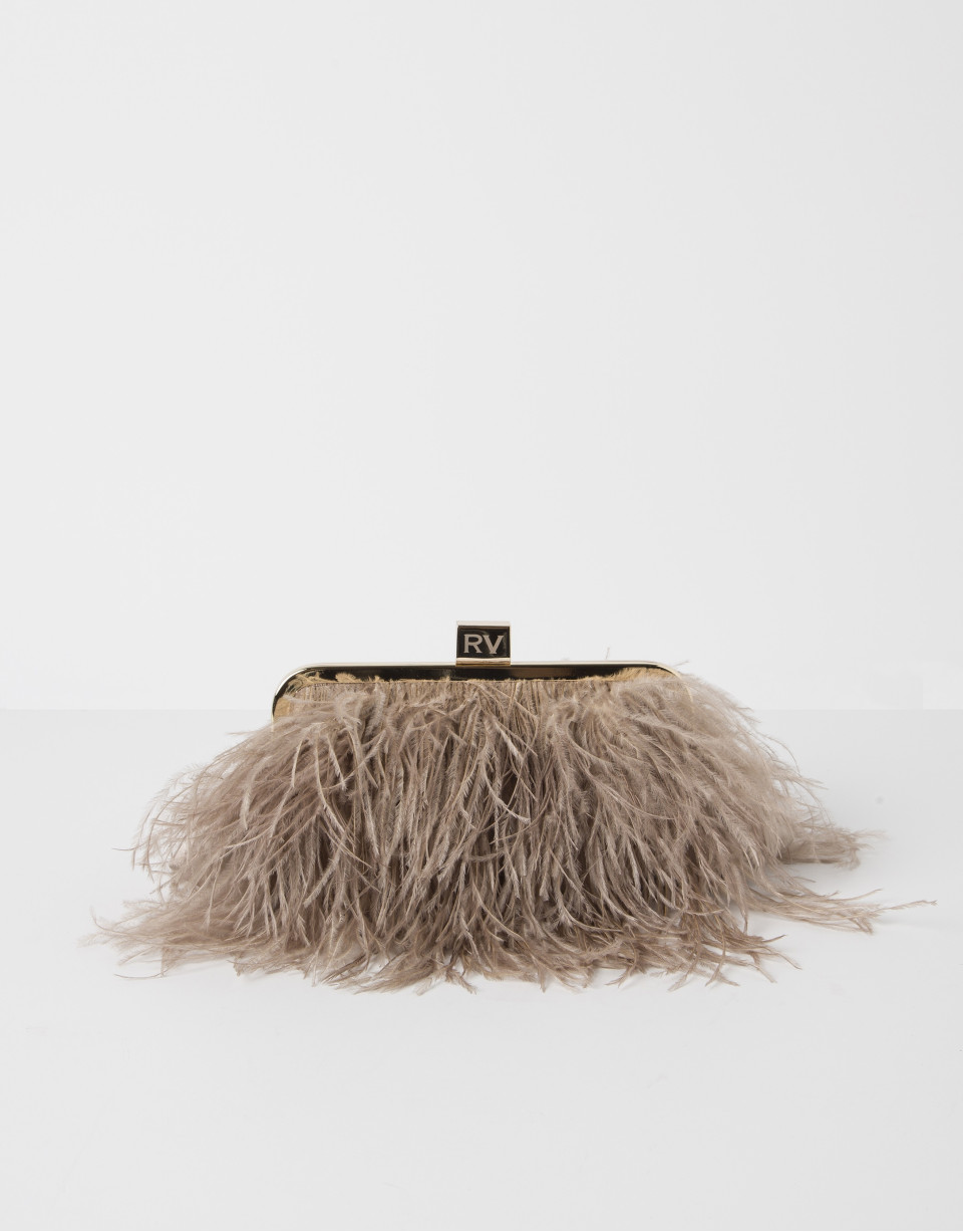 Clutch with feathers 