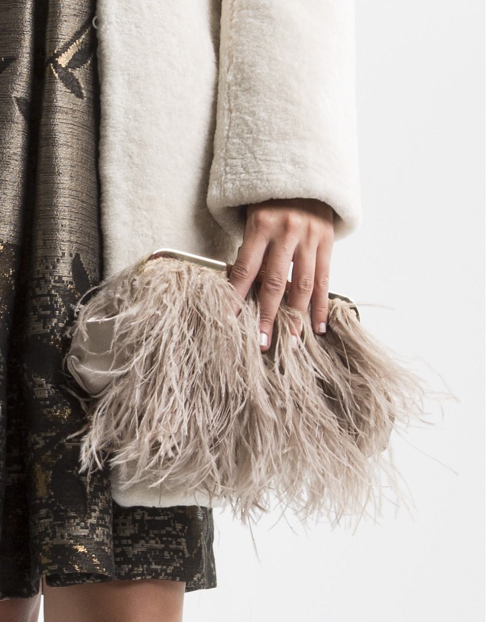 Clutch plumas