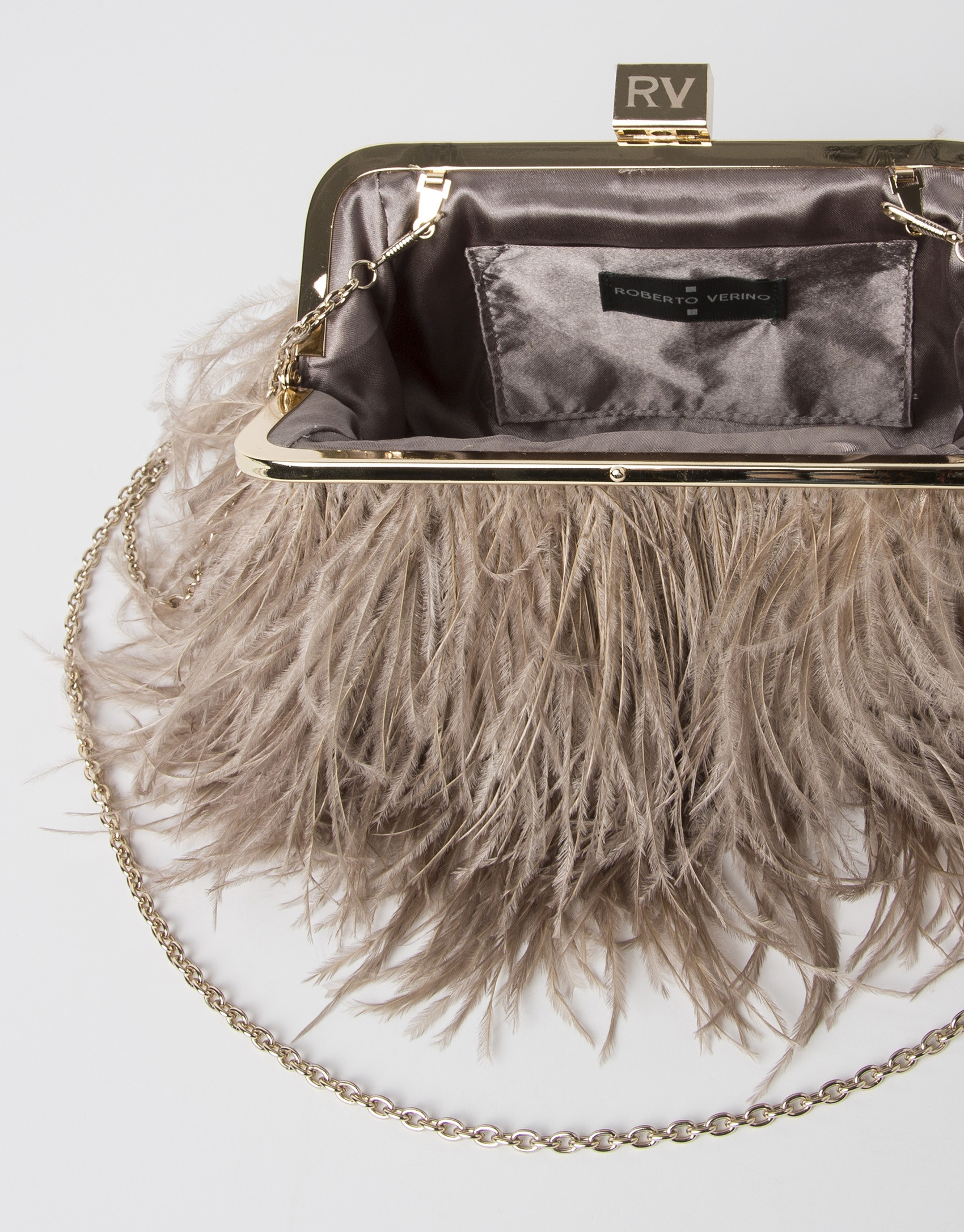 Clutch plumas