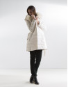 Plumífero largo beige cuello mapache