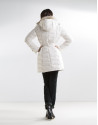 Plumífero largo beige cuello mapache