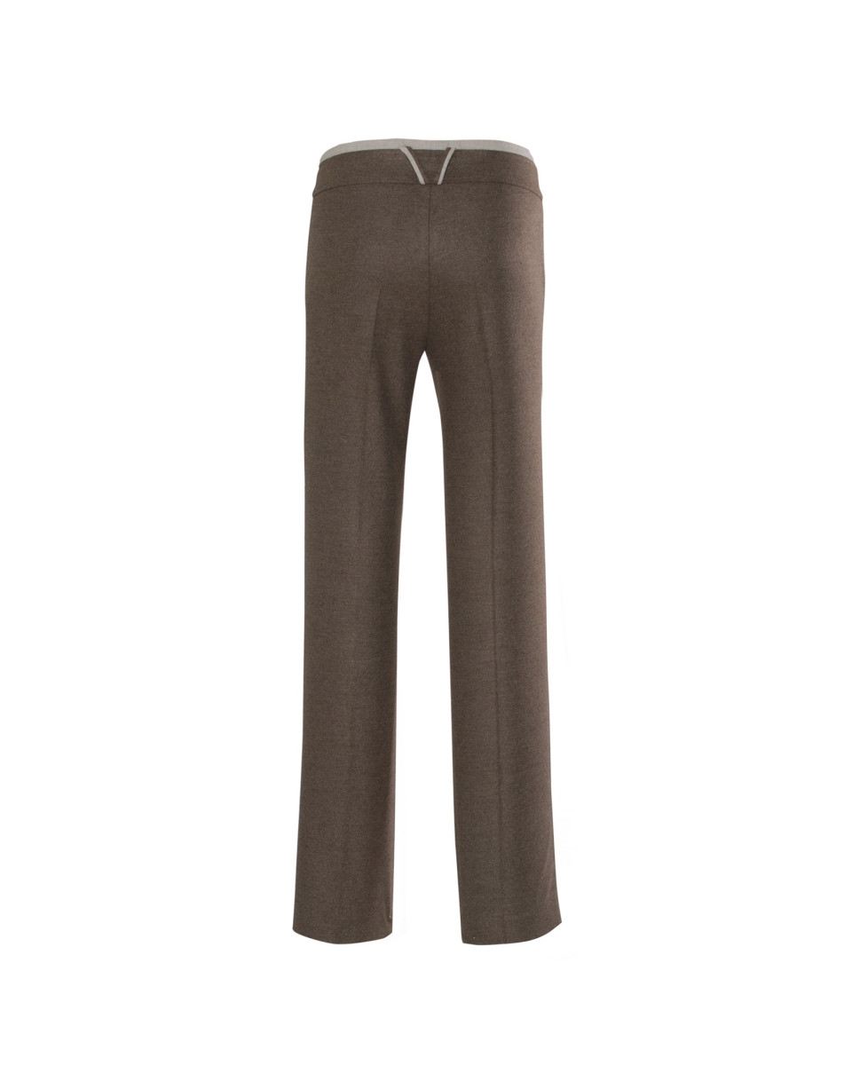 Pantalón marrón con vivos en contraste