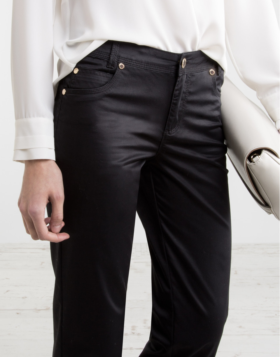 Pantalón cinco bolsillos negro