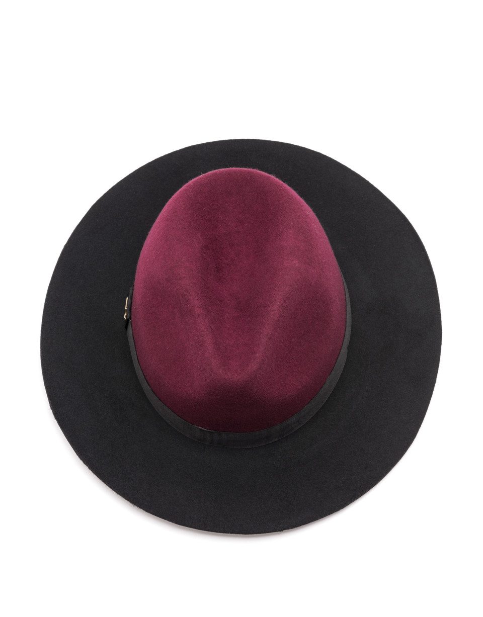 Black / burgundy hat