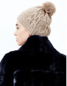 Gorro punto pompón beige