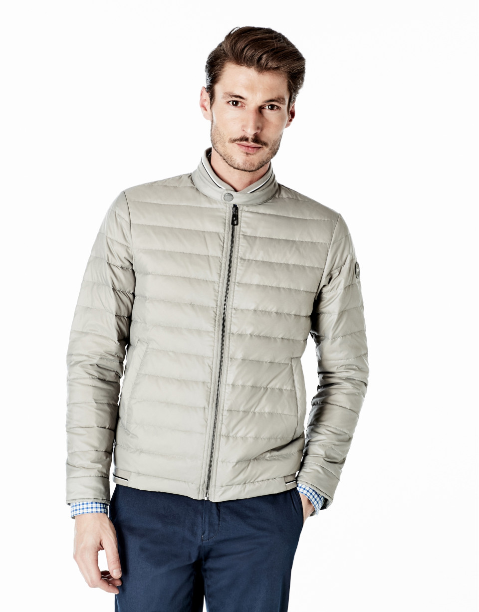 Beige quilted windbreaker