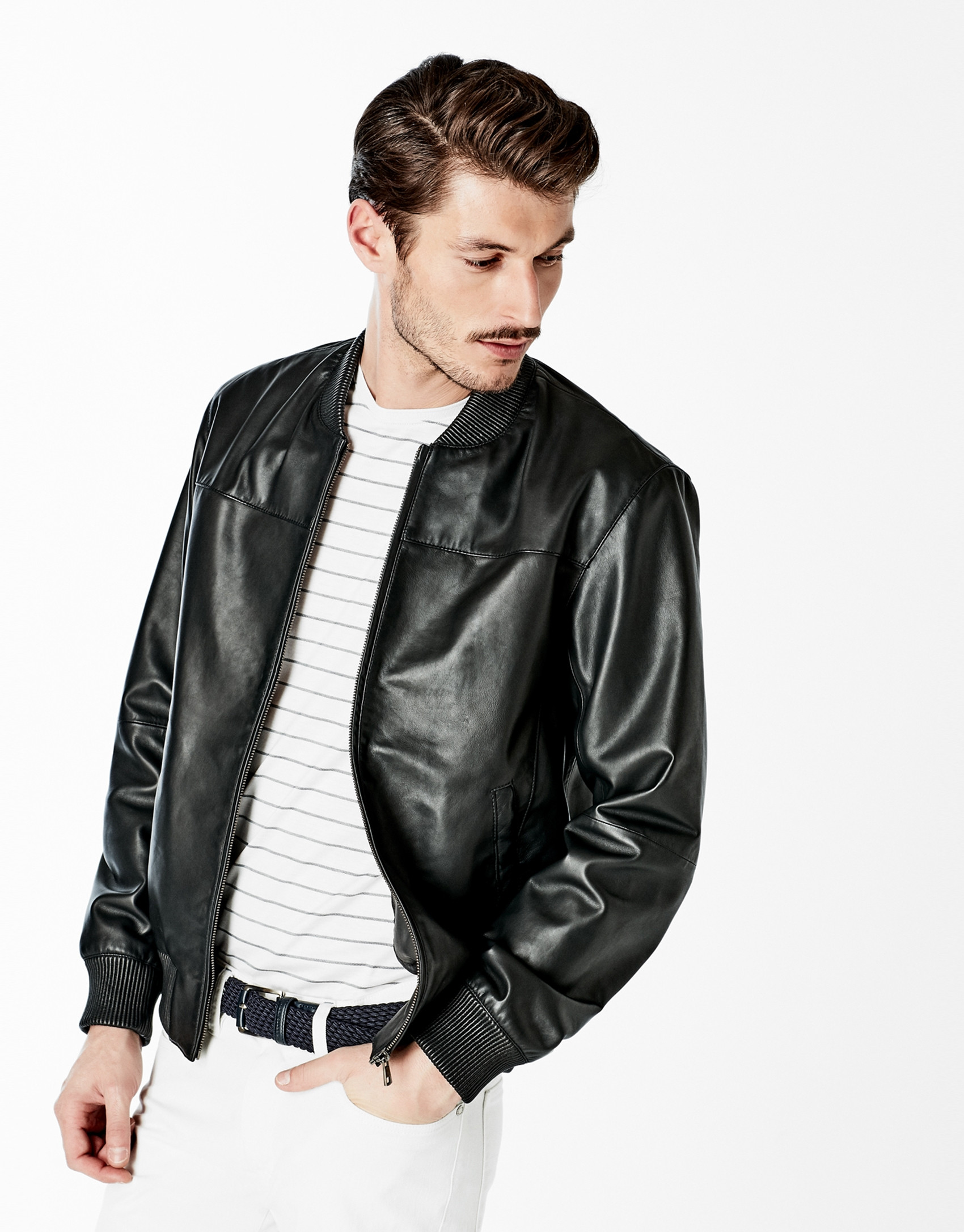 Cazadora de piel bomber negra