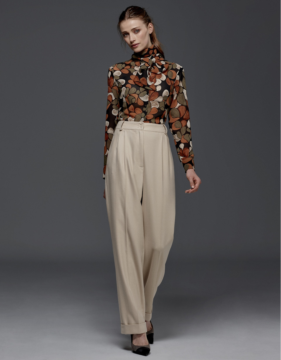Grey herringbone pants with darts