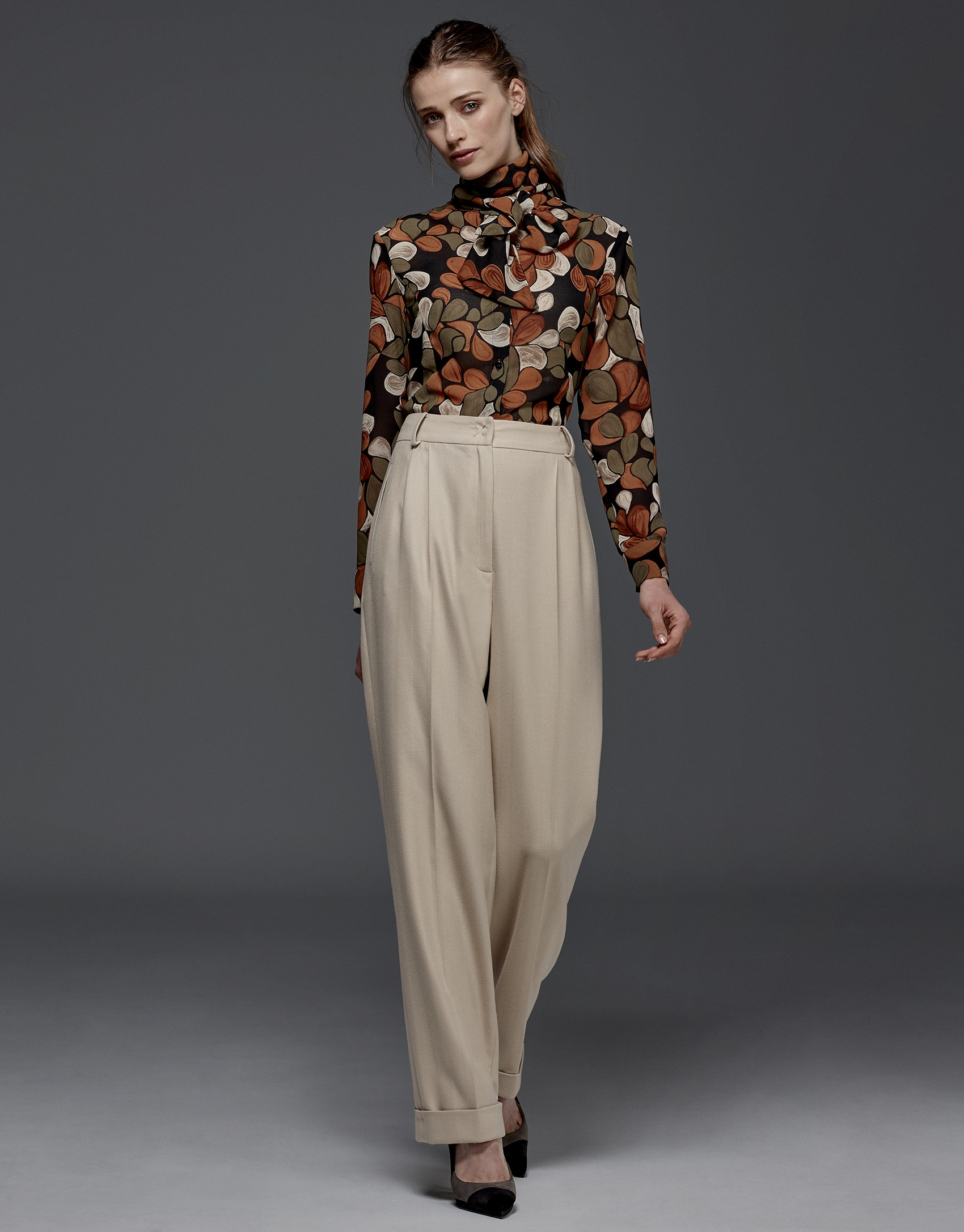 Grey herringbone pants with darts
