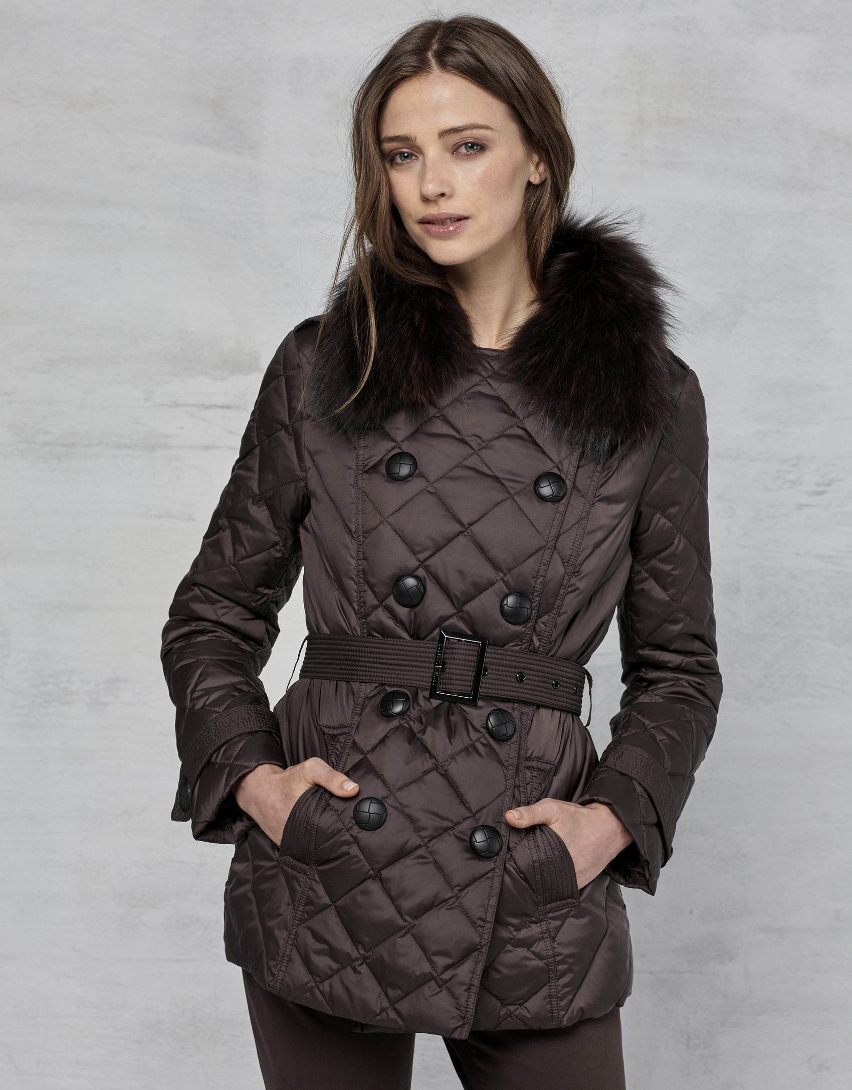 Trench acolchado marrón