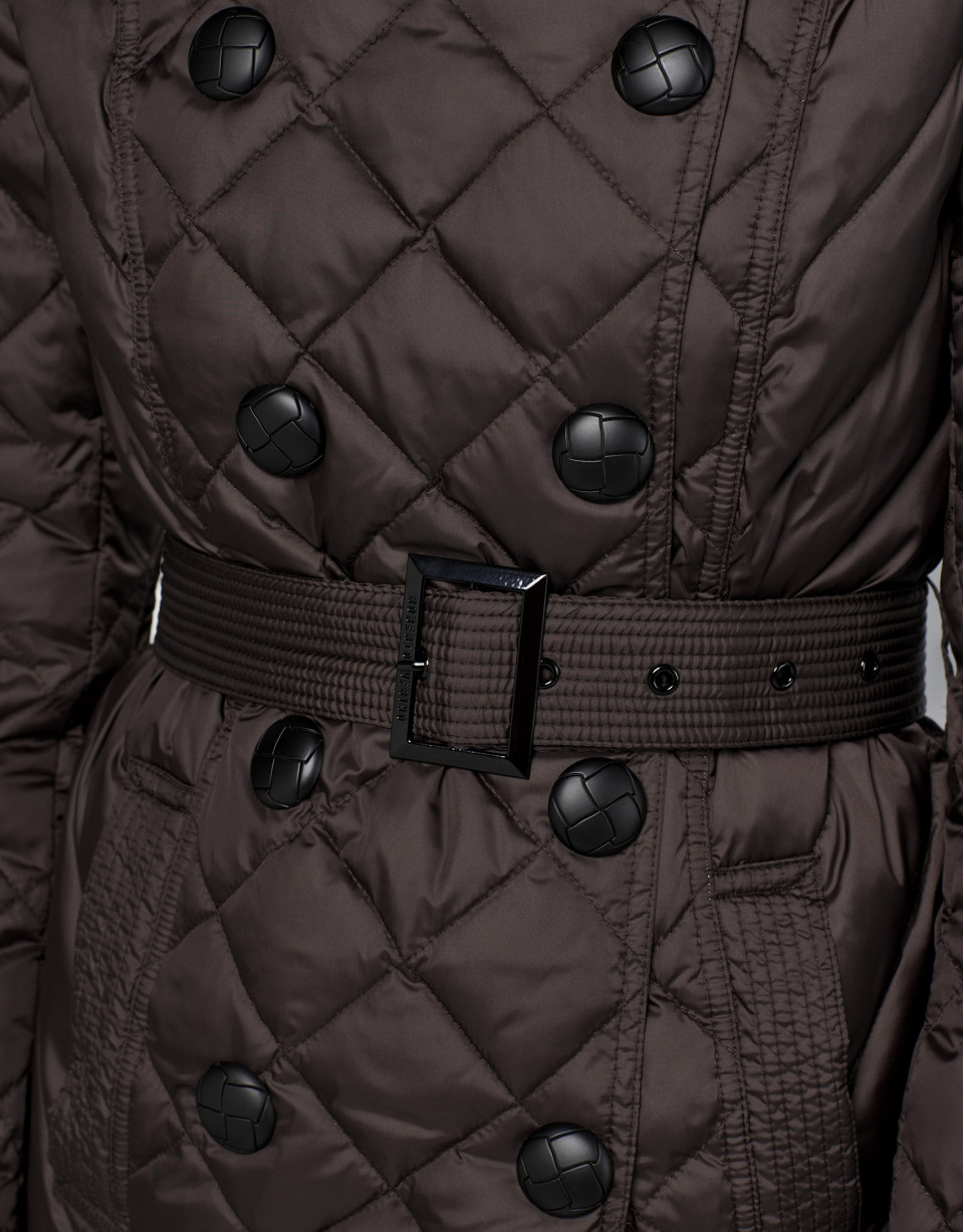 Trench acolchado marrón