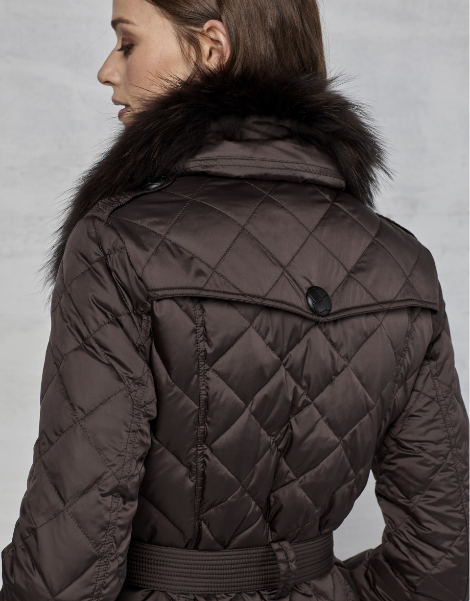 Trench acolchado marrón