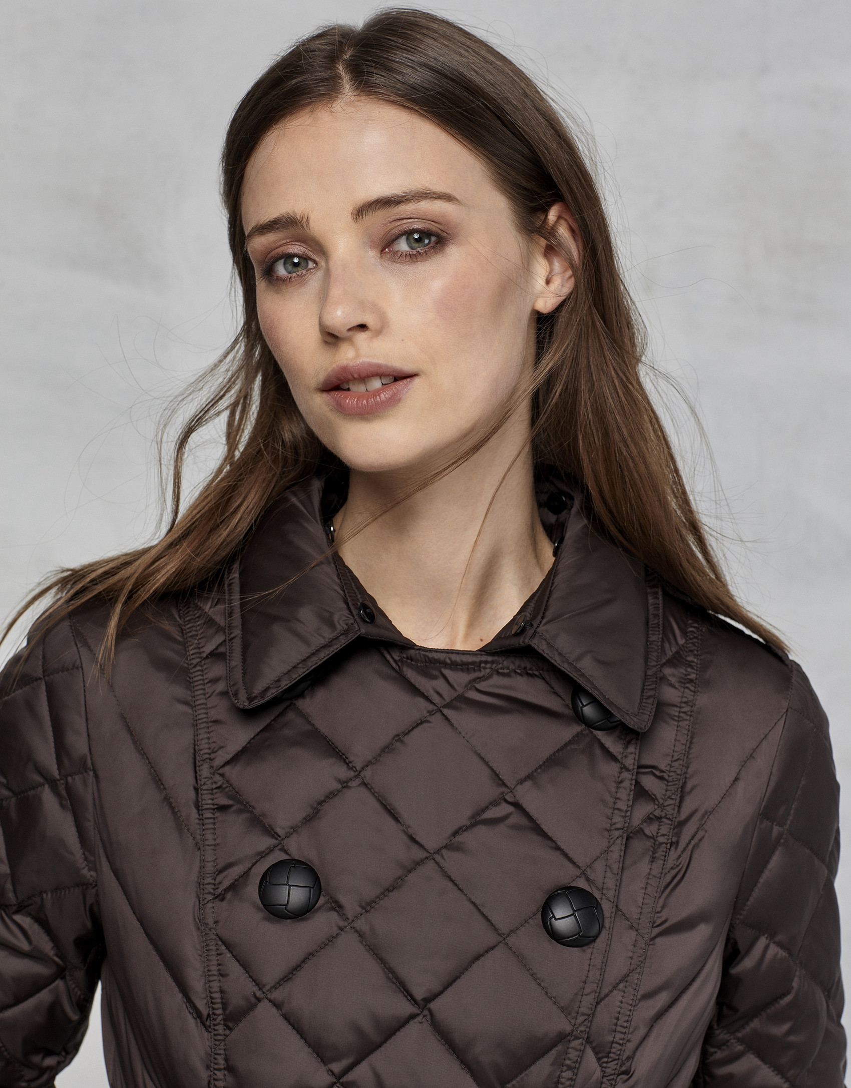 Trench acolchado marrón