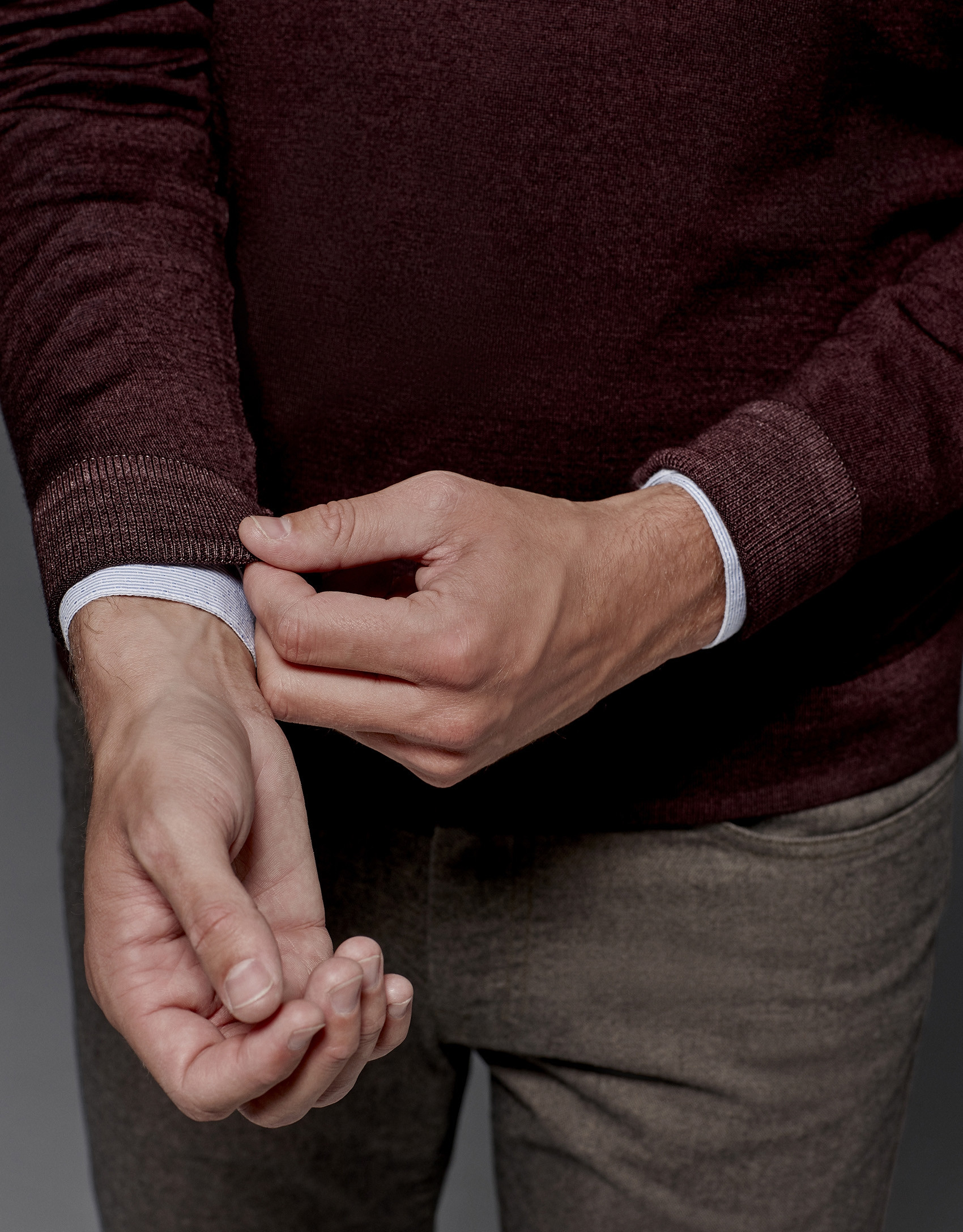 Maroon dyed sweater with square collar