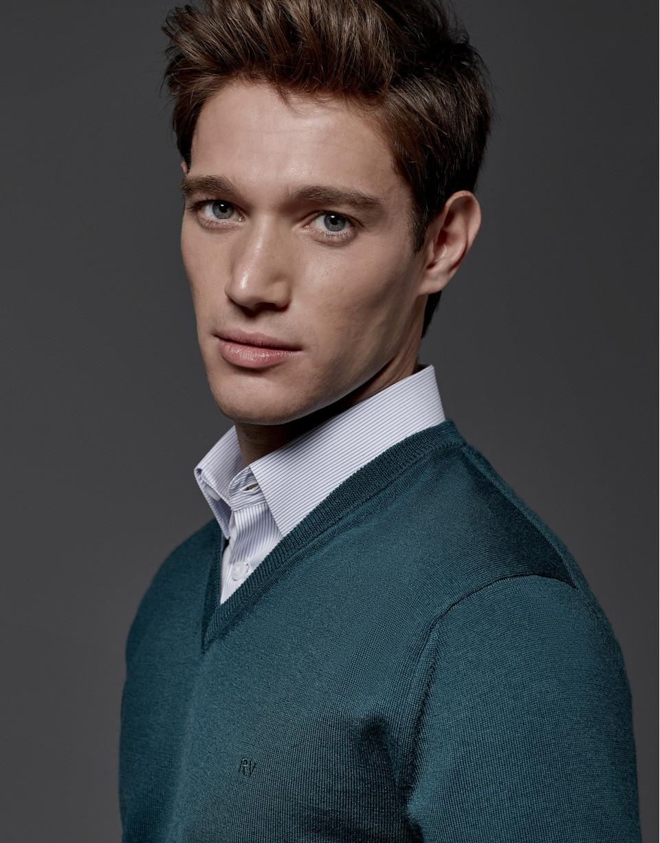 Green wool sweater with V neck