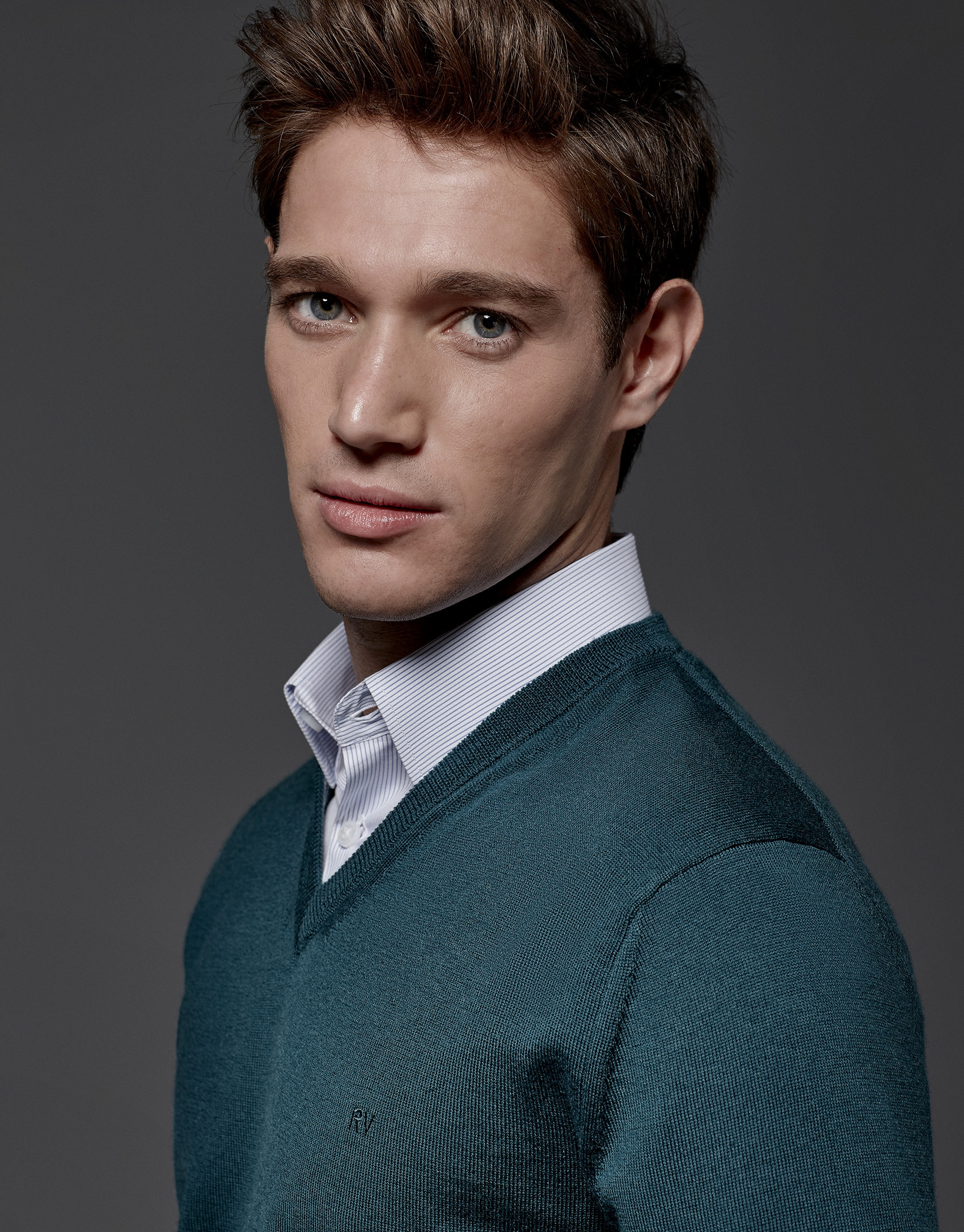 Green wool sweater with V neck