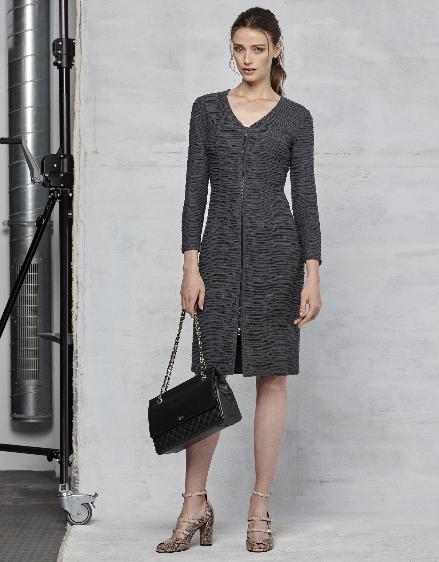 Vestido stretch gris marengo