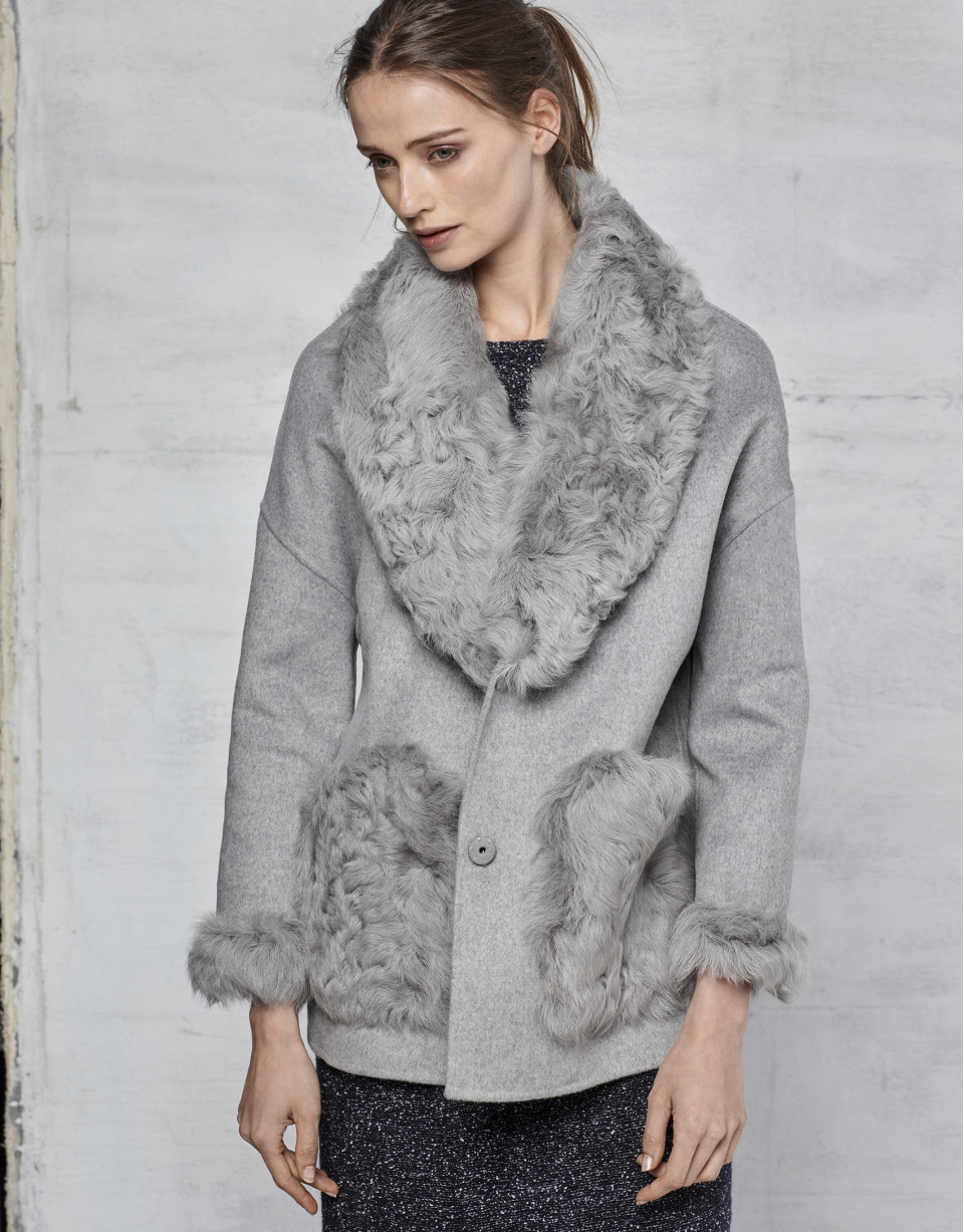 Gray double-faced three quarter jacket with fur collar