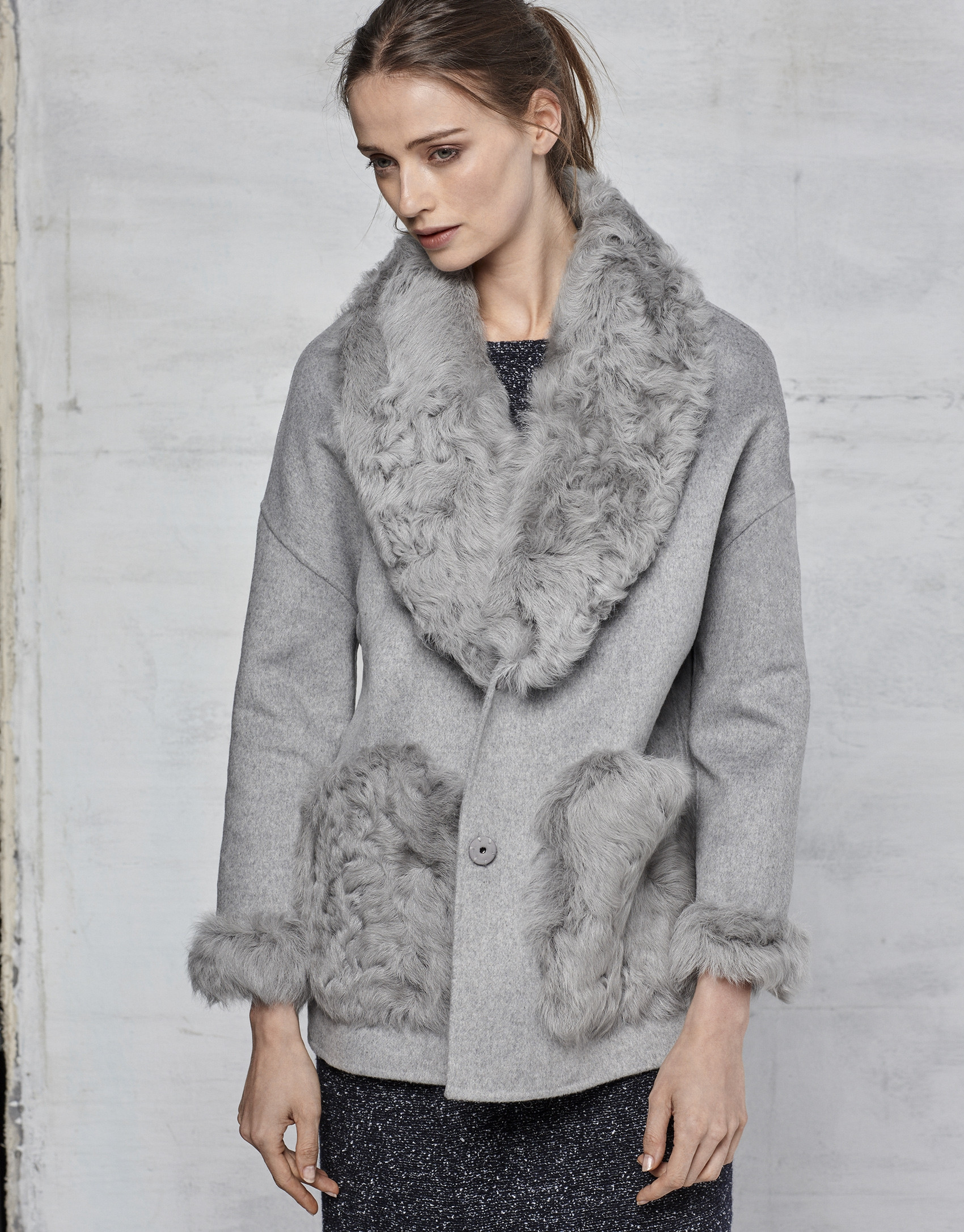 Gray double-faced three quarter jacket with fur collar