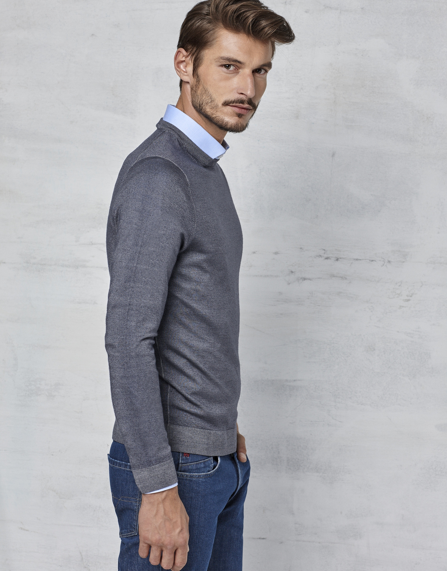 Gray dyed sweater with square collar