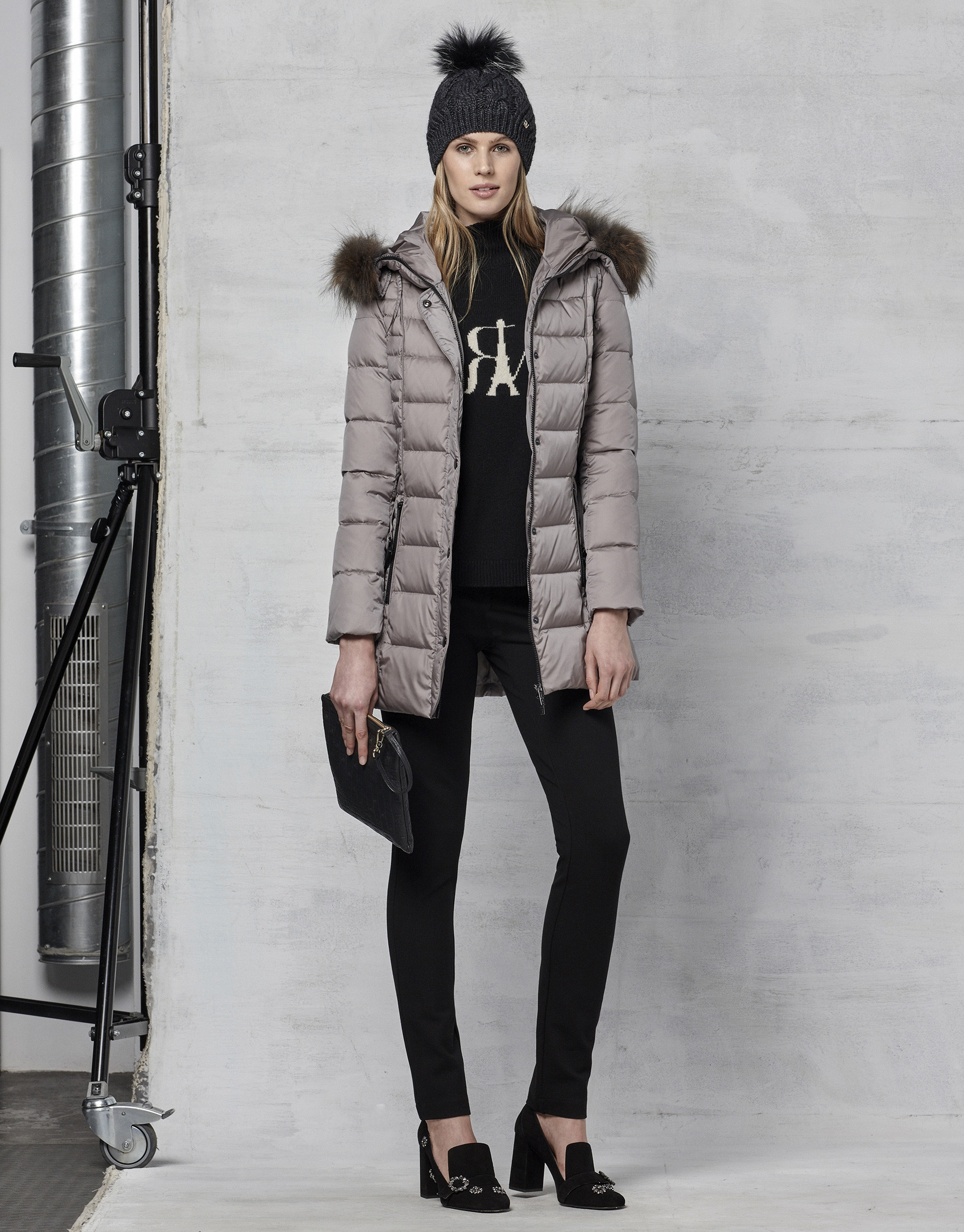 Long greyi ski jacket with leather