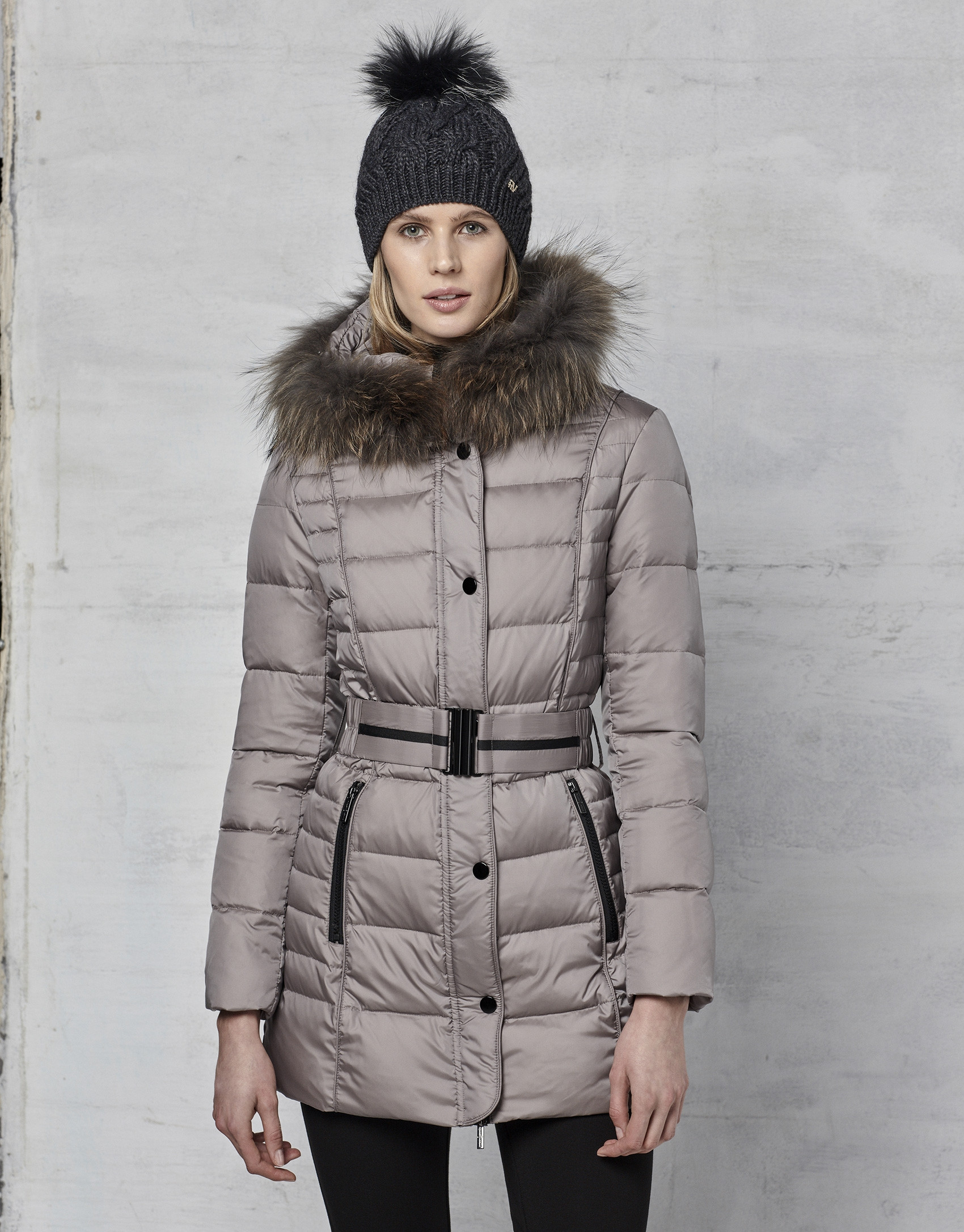 Long greyi ski jacket with leather