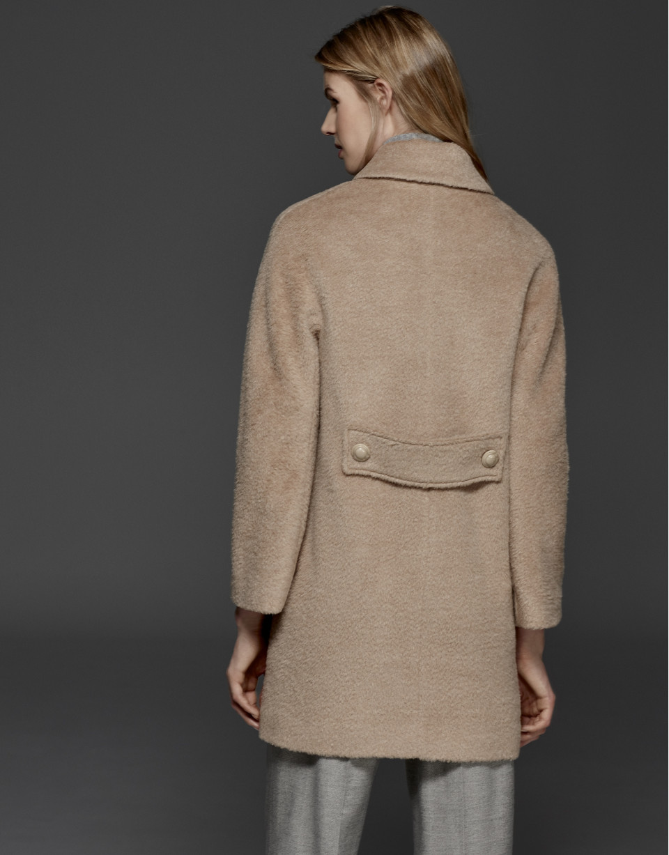 Beige retro coat with fur collar
