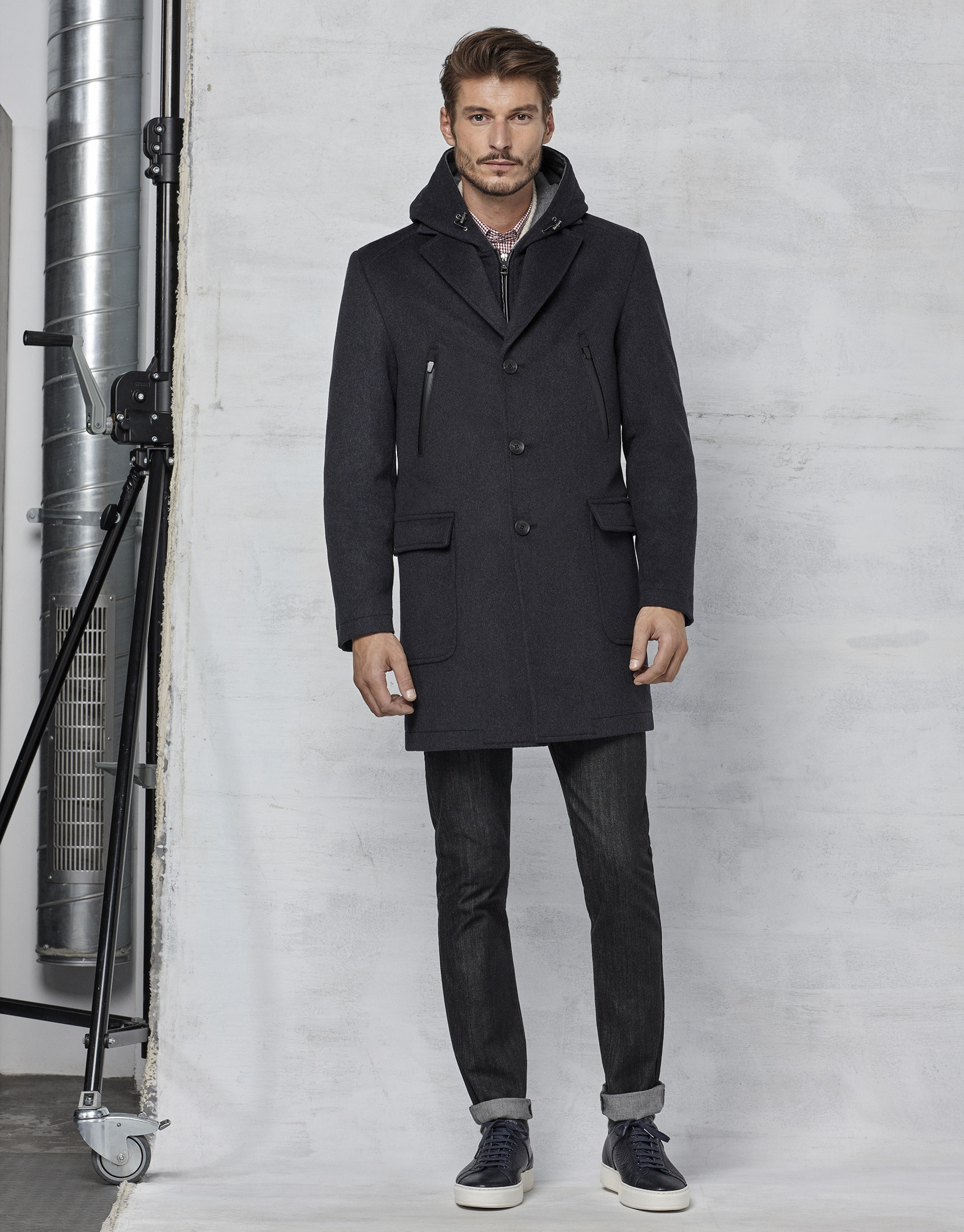 Abrigo con pechera y capucha desmontable gris oscuro