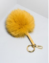 Charm pompón mostaza