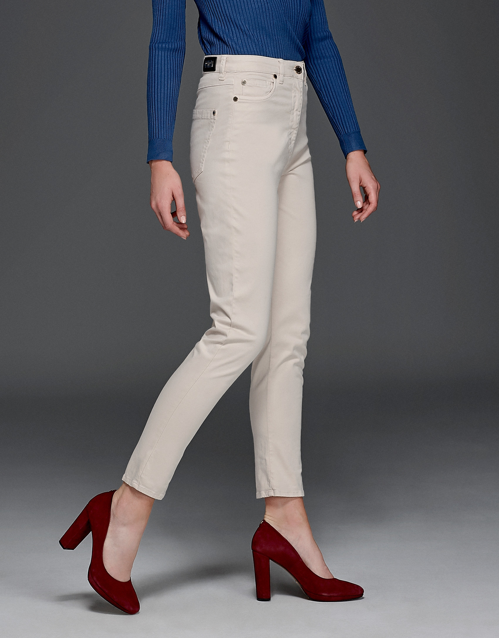 Pantalón sport marfil