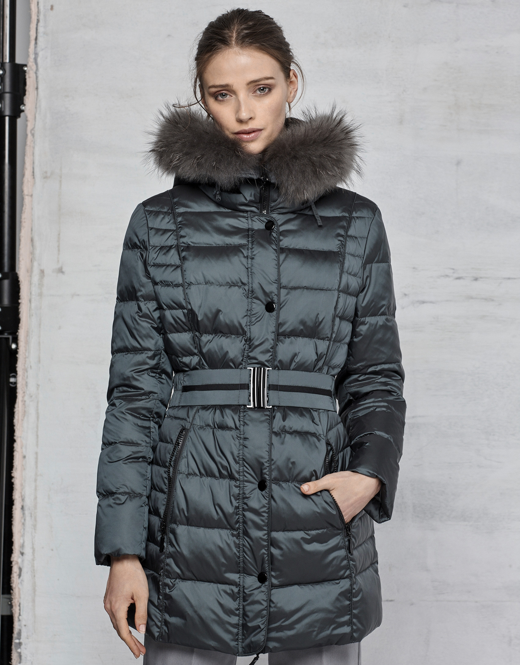 Long khaki ski jacket with leather