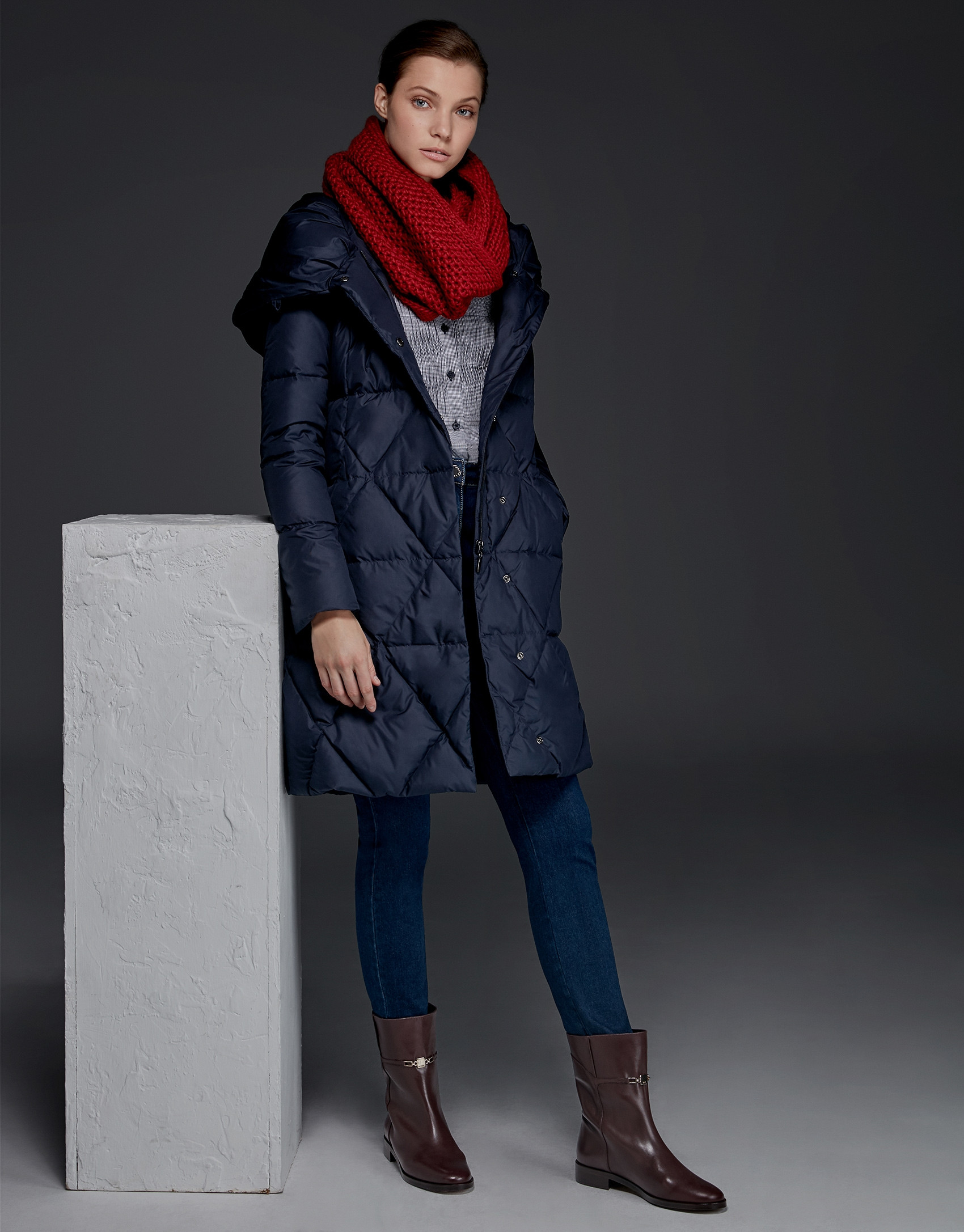 Long navy blue quilted ski jacket