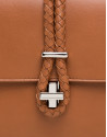 Bolso cartera Joyce color cuero cierre cordón