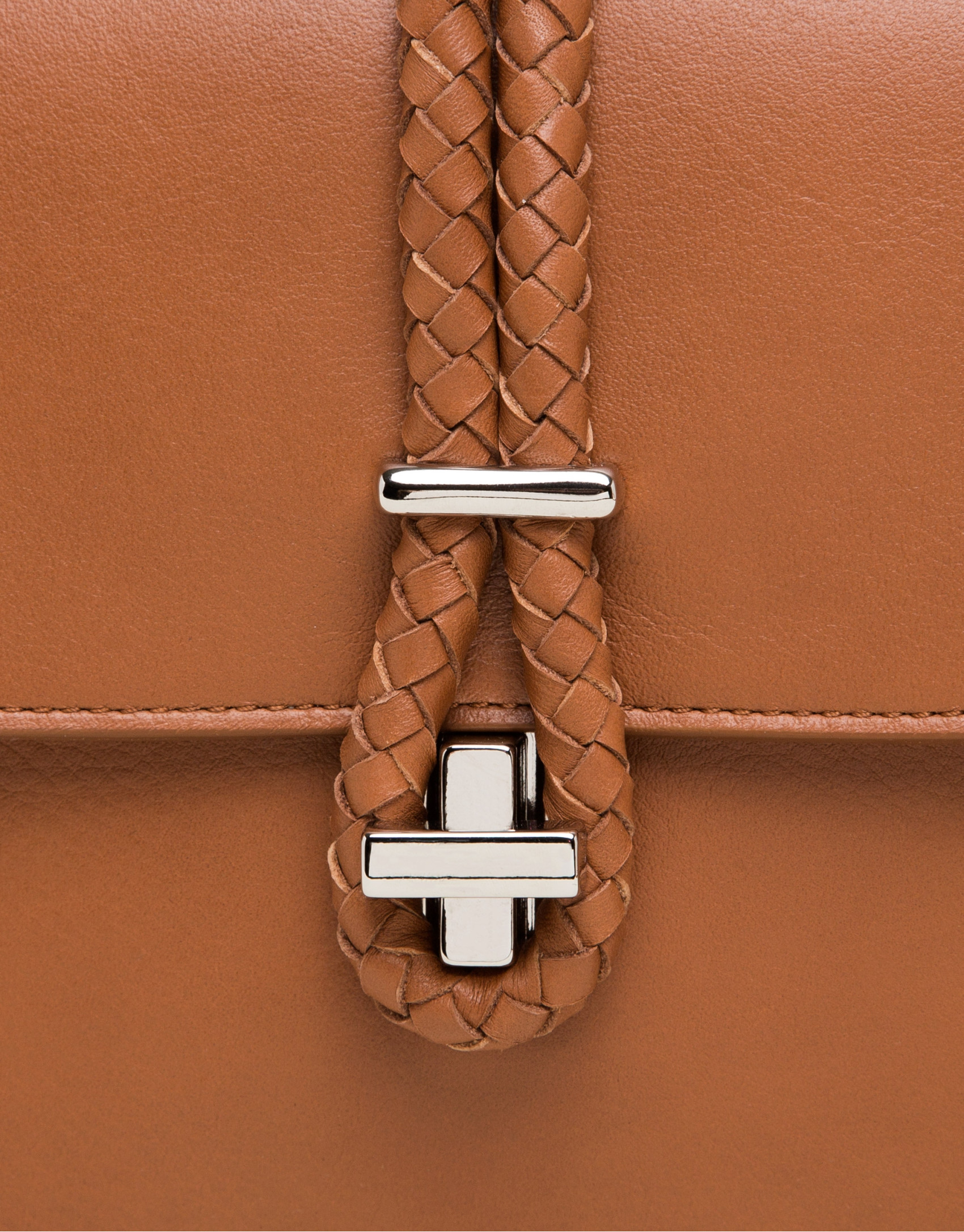 Bolso cartera Joyce color cuero cierre cordón