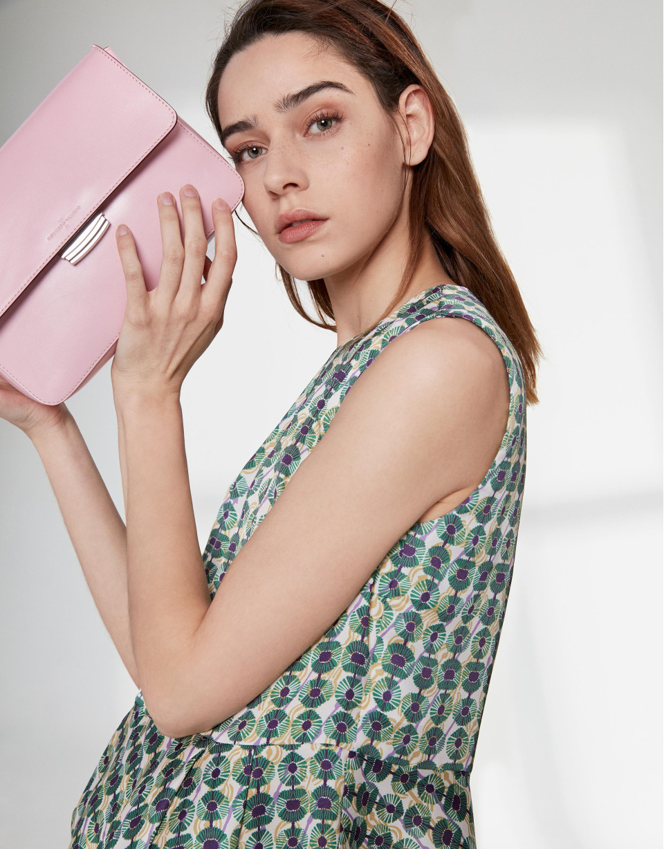 Pink Joyce bag with embroidered handle