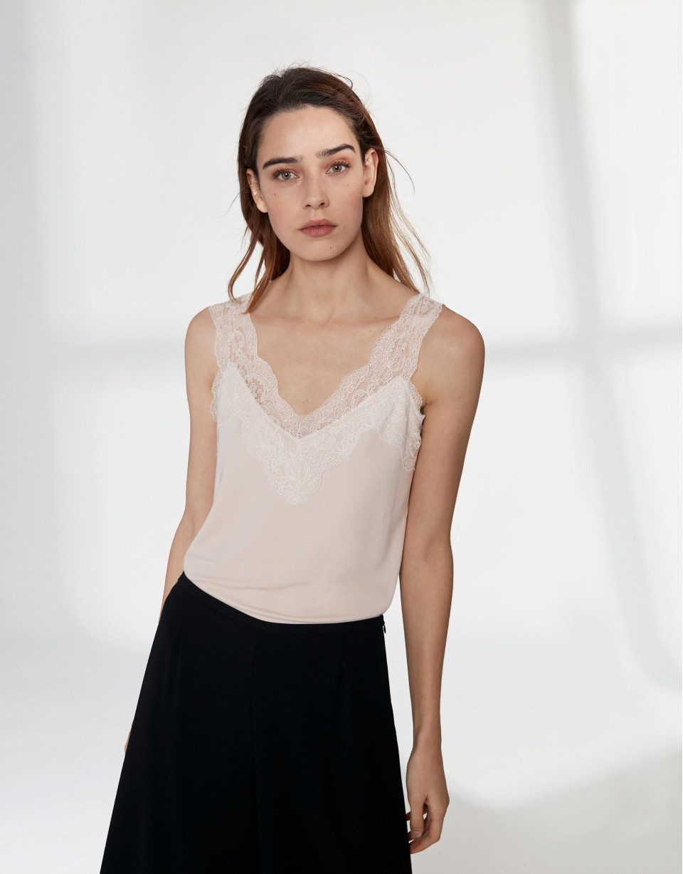 Camel top with lace