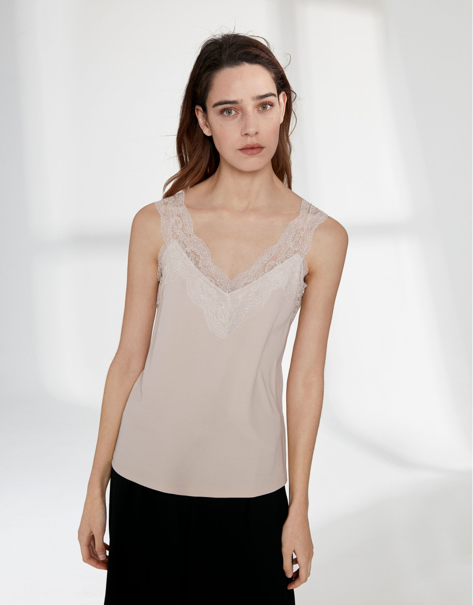 Camel top with lace