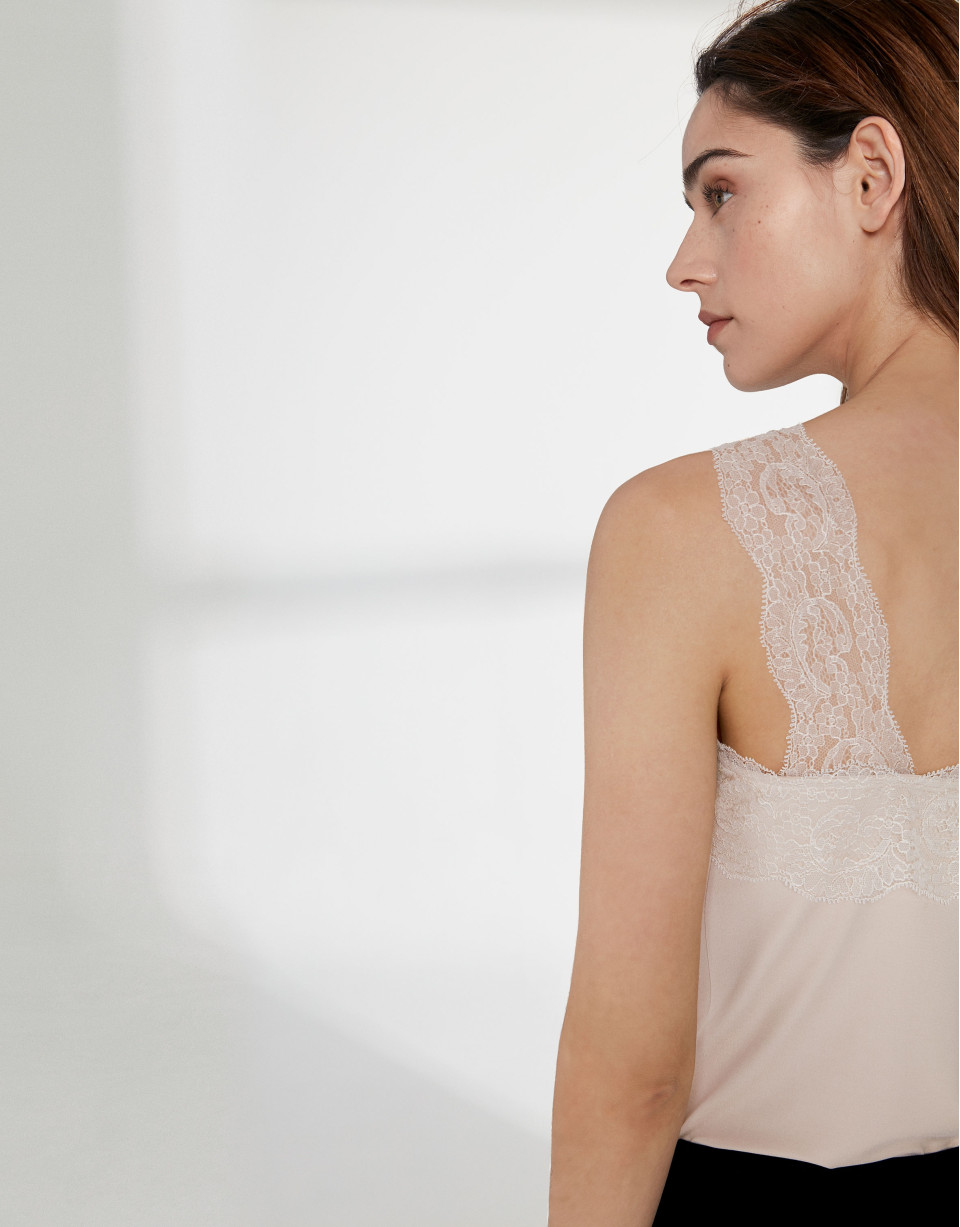 Camel top with lace