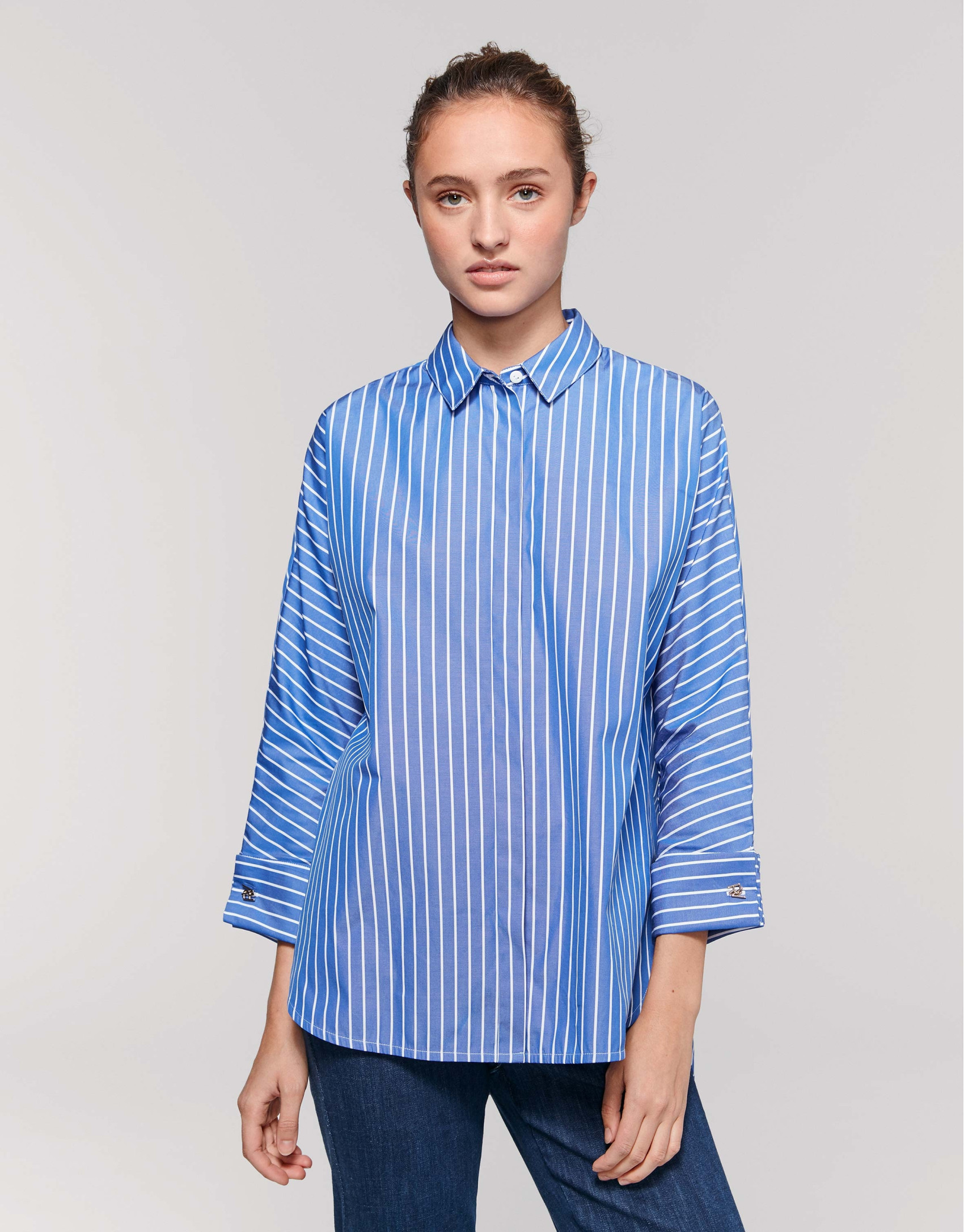 Blue stripes shirt with three-quarter sleeves