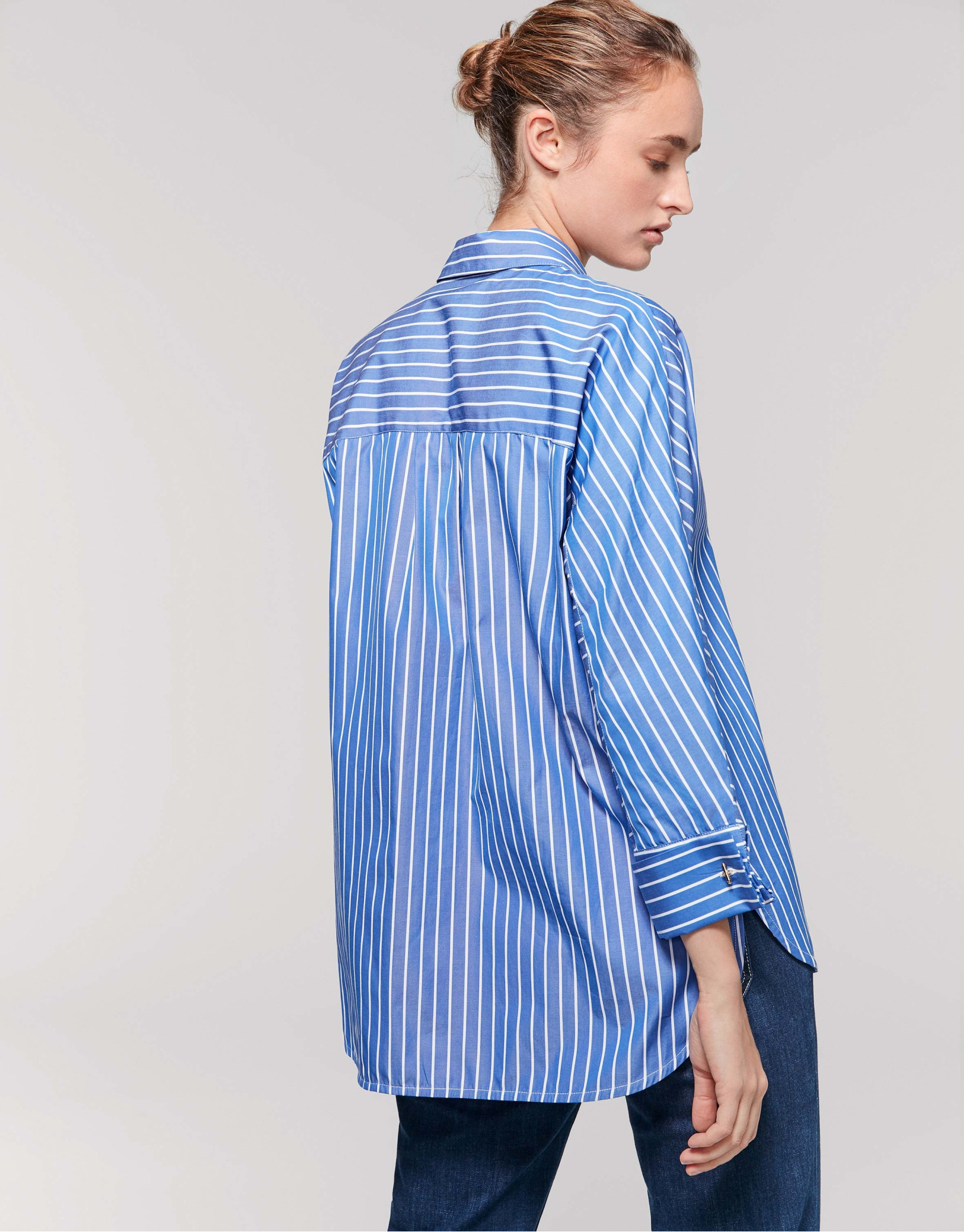 Blue stripes shirt with three-quarter sleeves