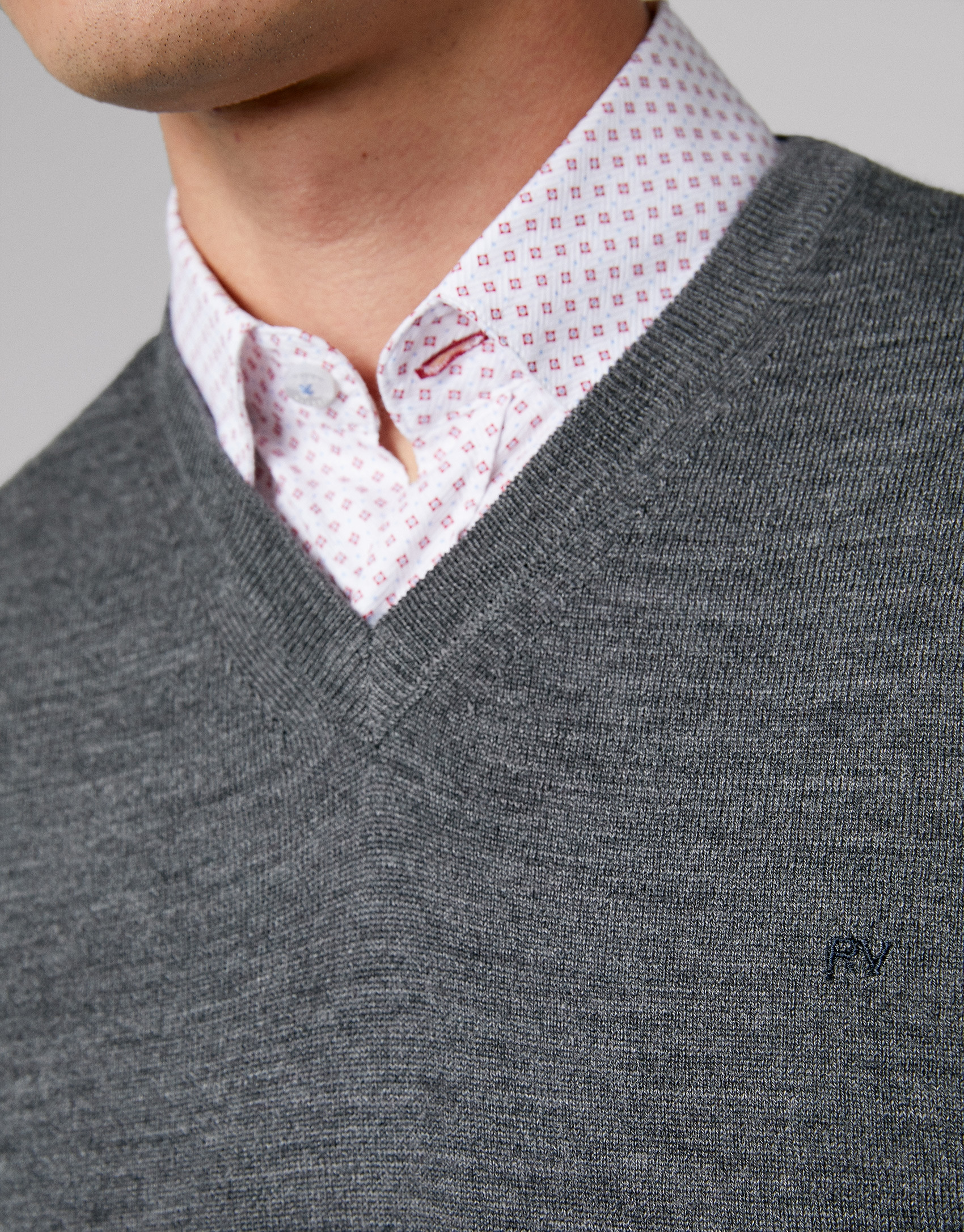 Jersey cuello pico gris melange