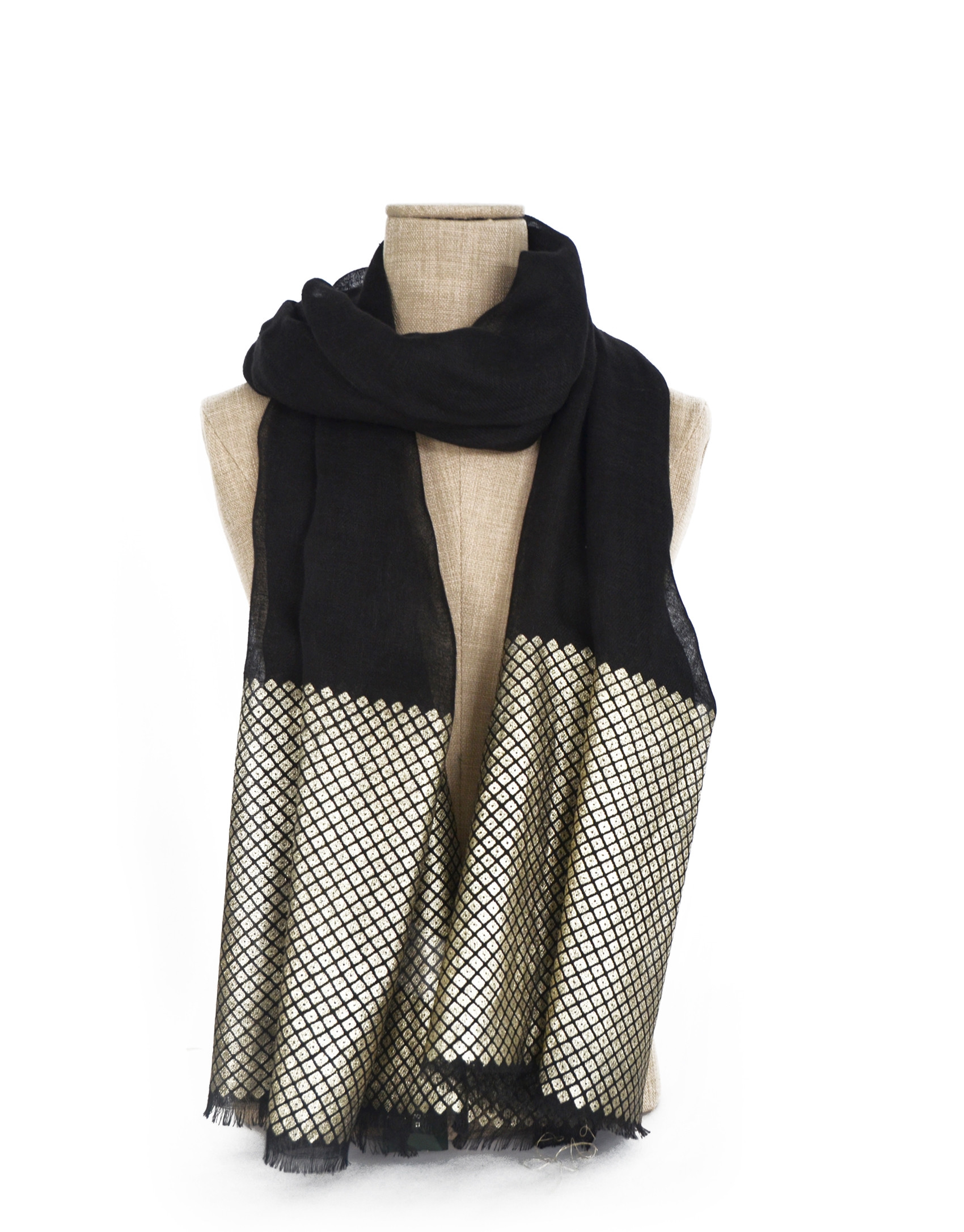 Foulard negro con greca fantasía dorada