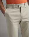 Pantalón chino beige claro