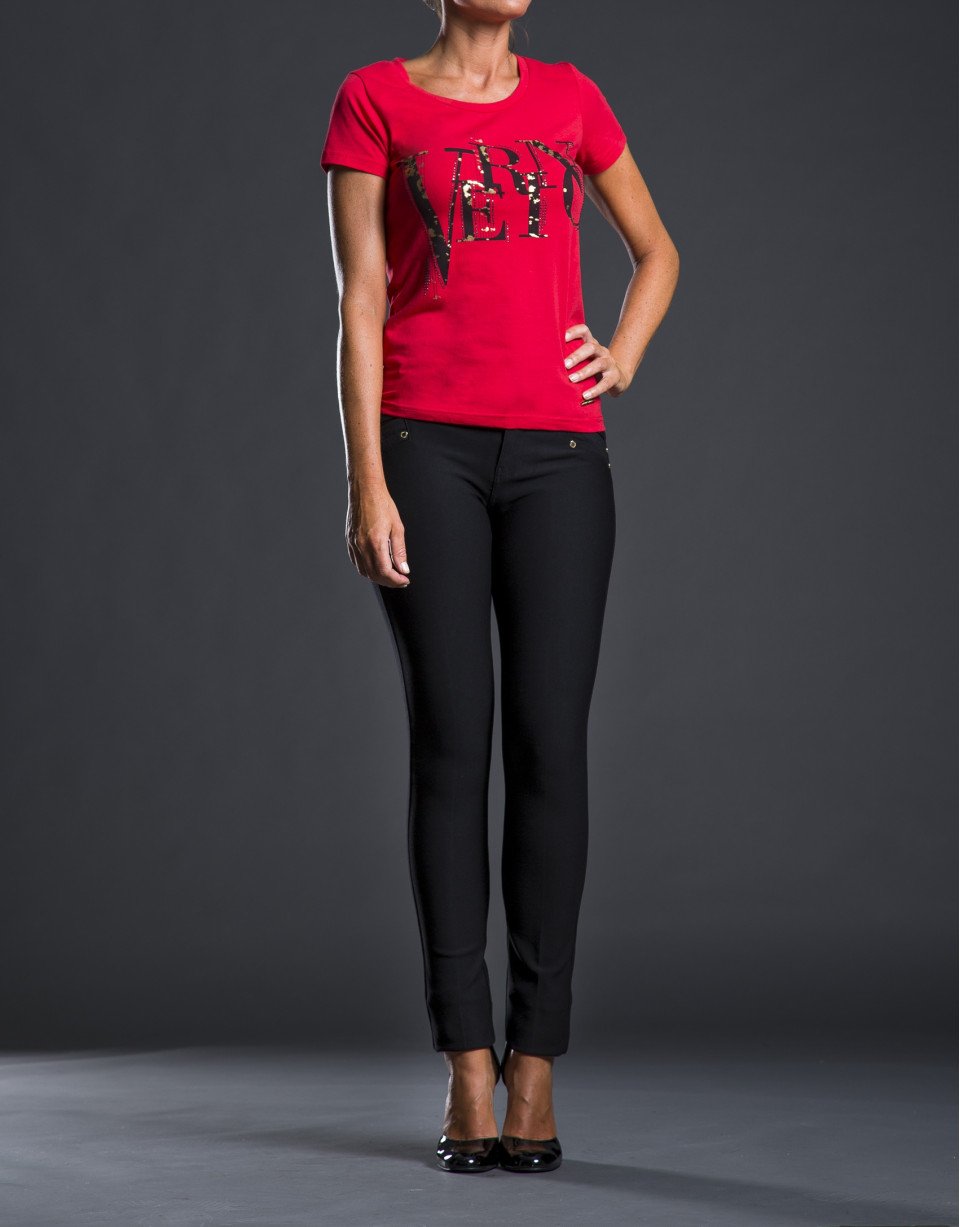 Red t-shirt with RV logo