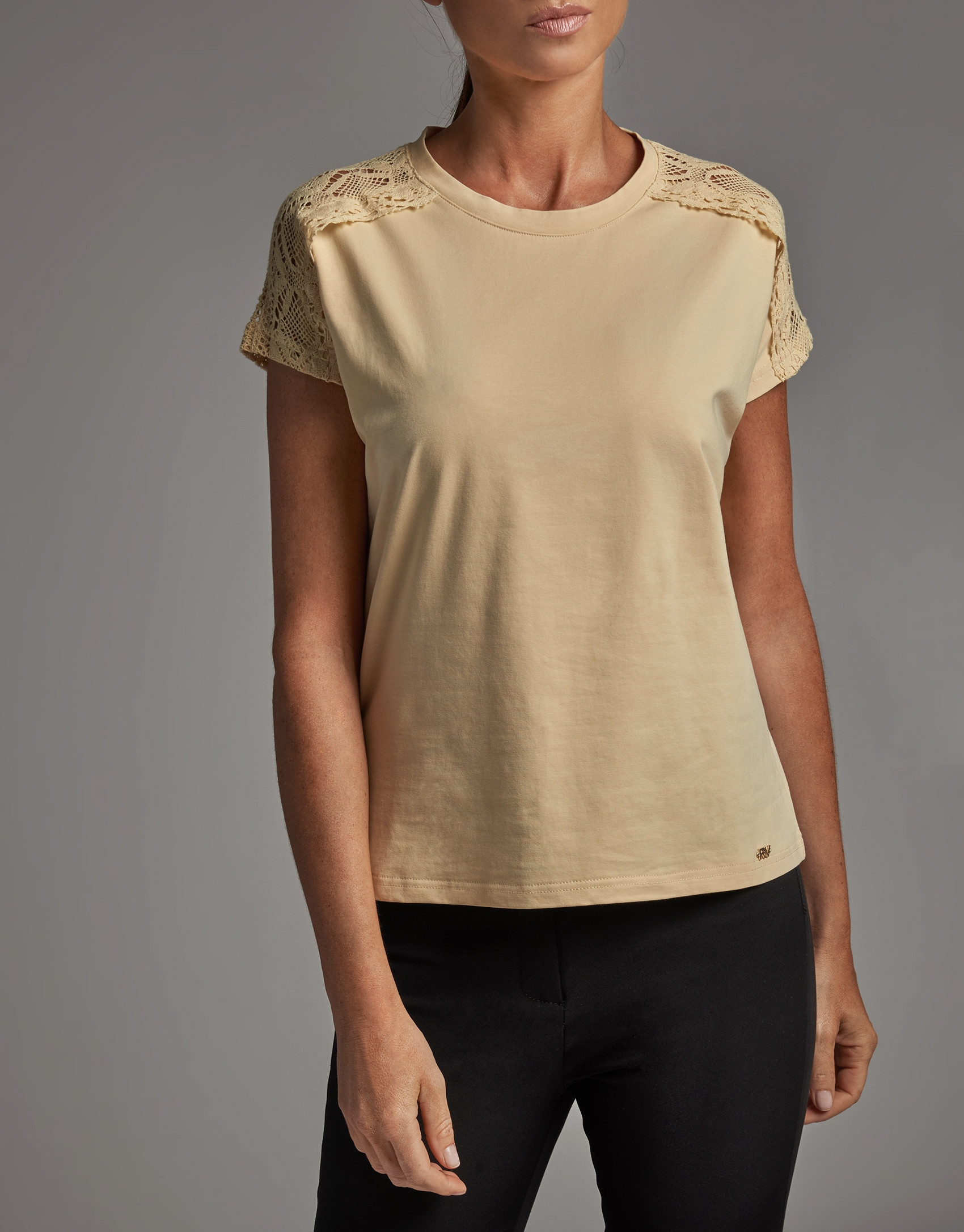 Camiseta manga corta amarillo pastel con ... | Roberto Verino