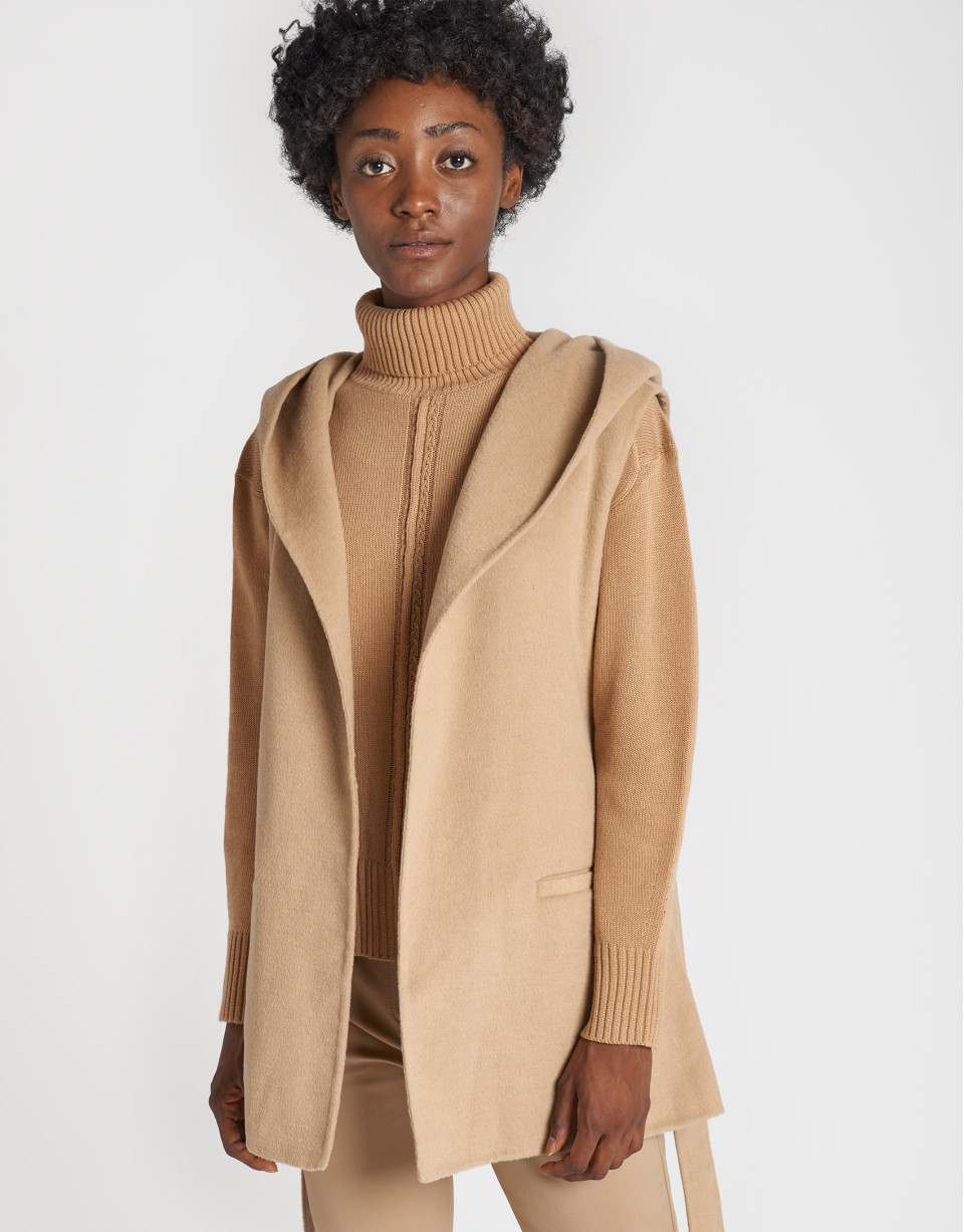 Abrigo acolchado beige con chaleco interior | Roberto Verino