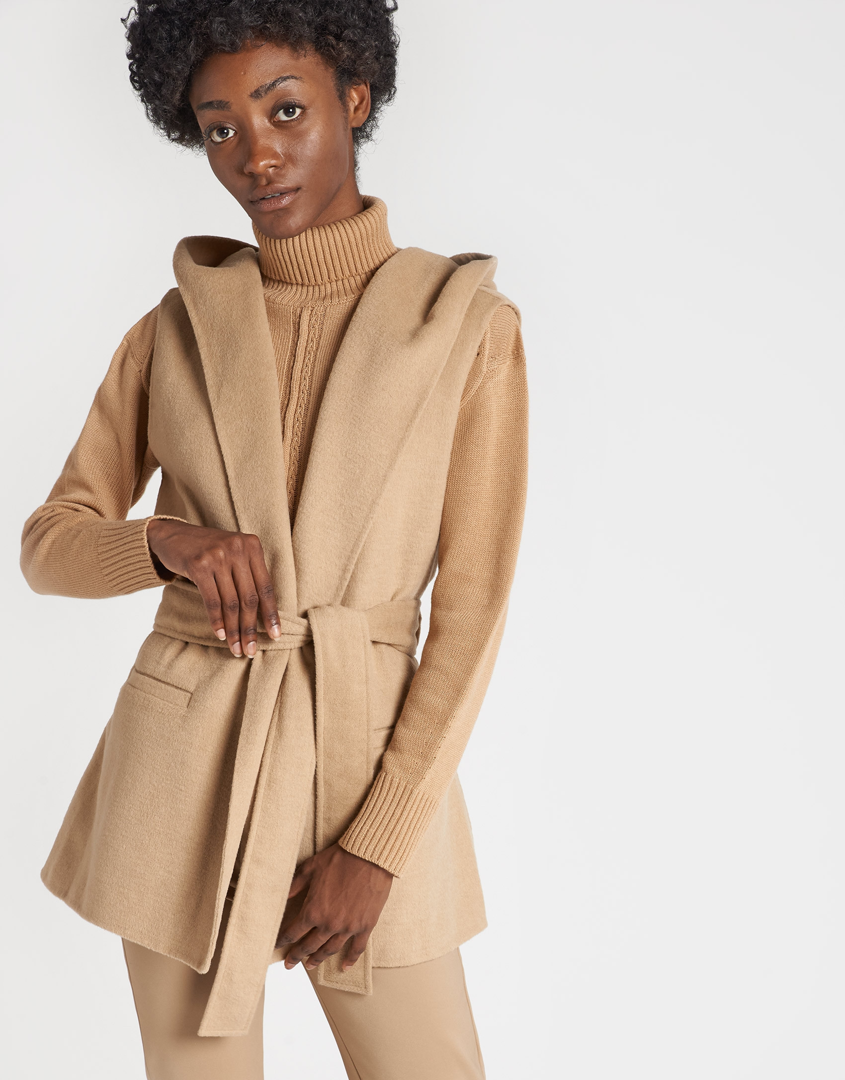 Abrigo acolchado beige con chaleco interior | Roberto Verino