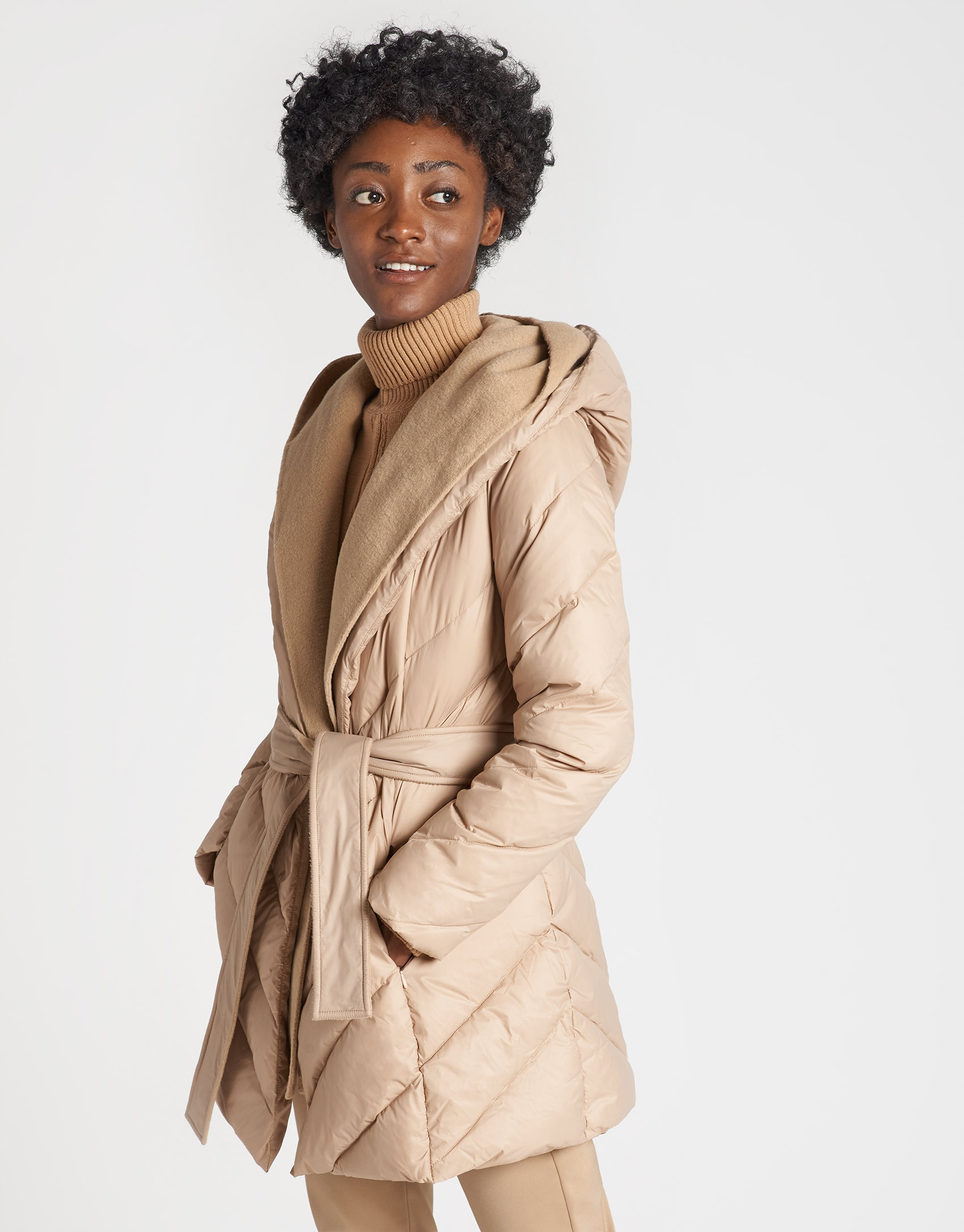 Abrigo acolchado beige con chaleco interior | Roberto Verino