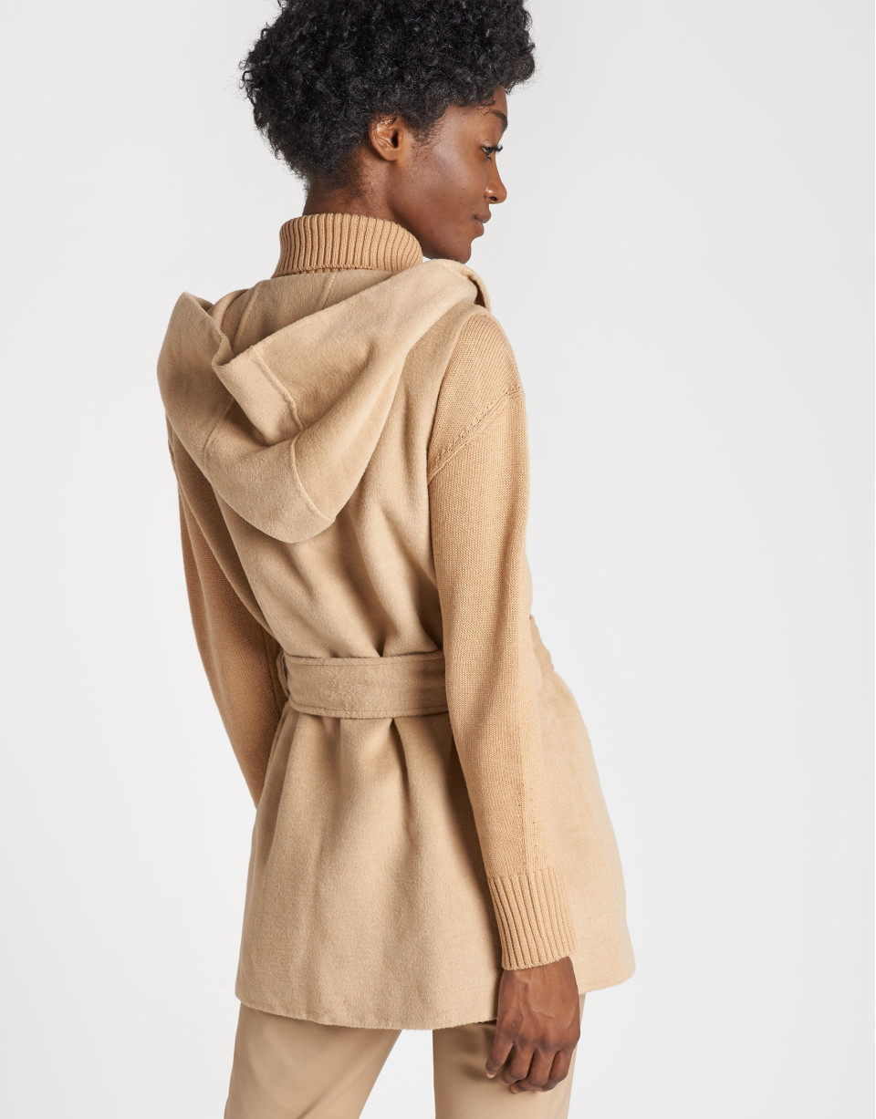 Abrigo acolchado beige con chaleco interior | Roberto Verino
