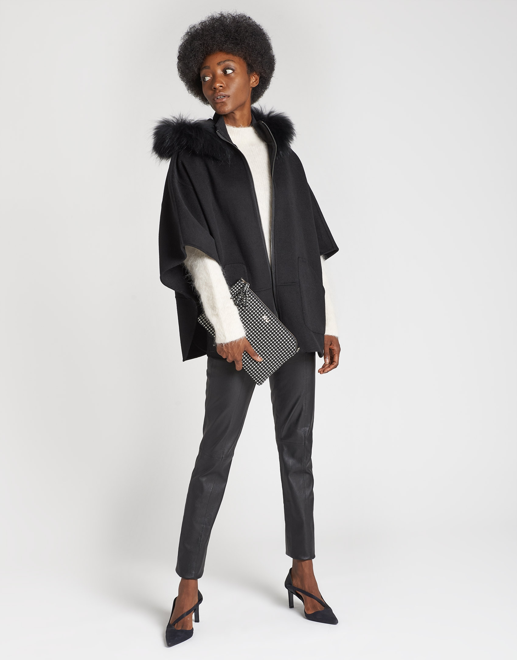 Black wool cape coat - OI20 - % - SS2021 | Roberto Verino